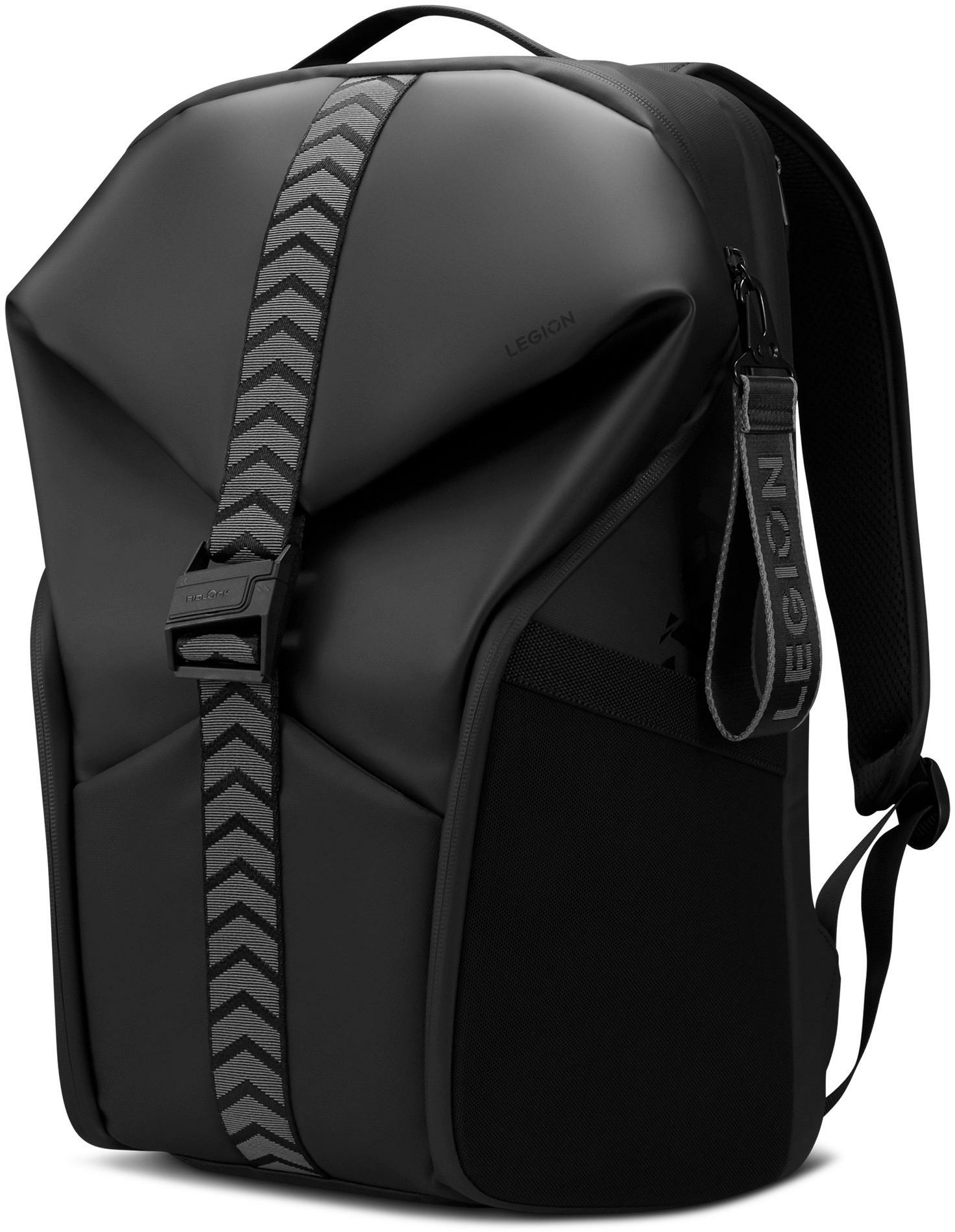 Una mochila negra Legion con una correa con patrón de chevrón. La bolsa tiene un asa y la marca Legion.