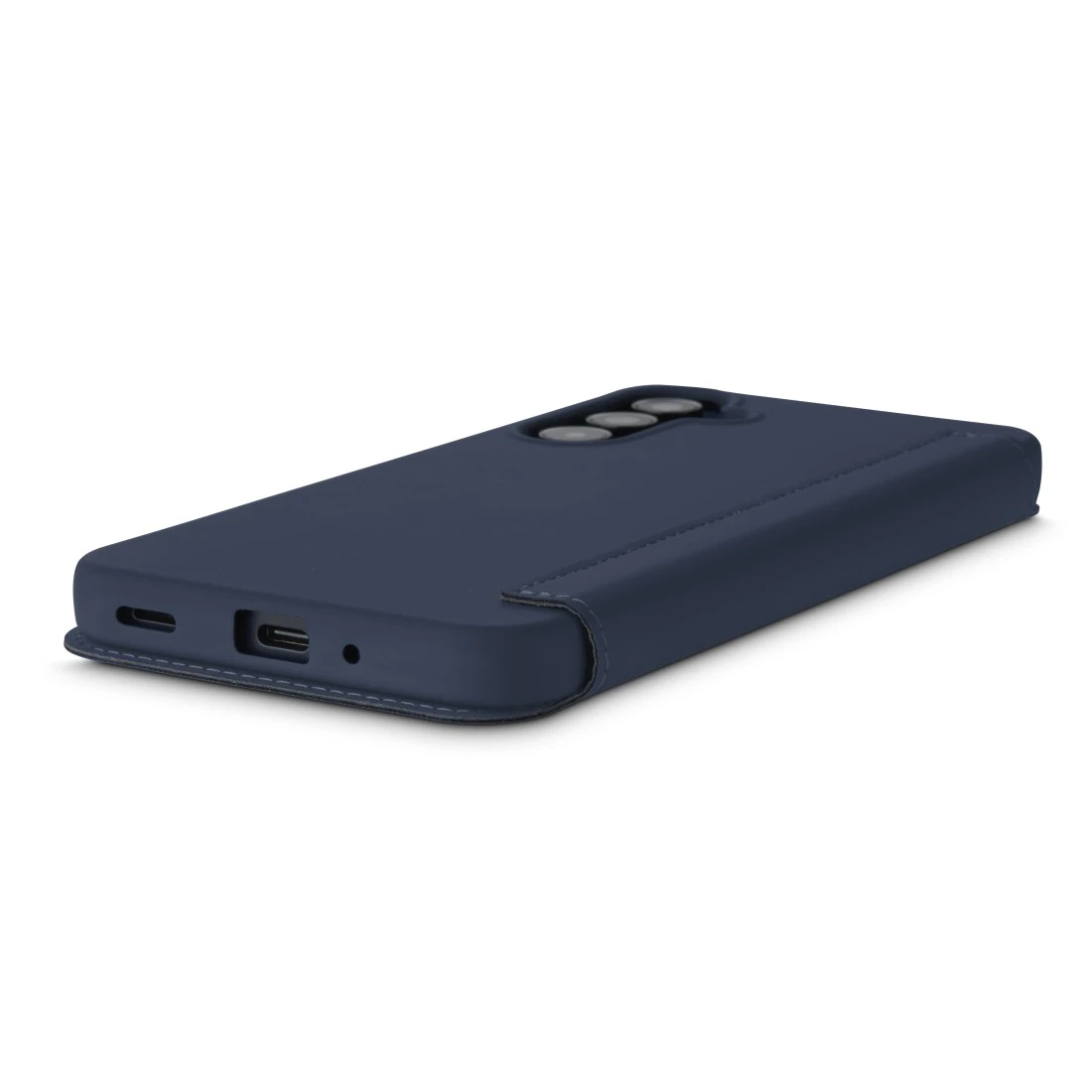 Un étui de téléphone bleu marine. L'étui comporte une découpe pour l'appareil photo et des découpes pour les ports. Il repose sur une surface blanche.