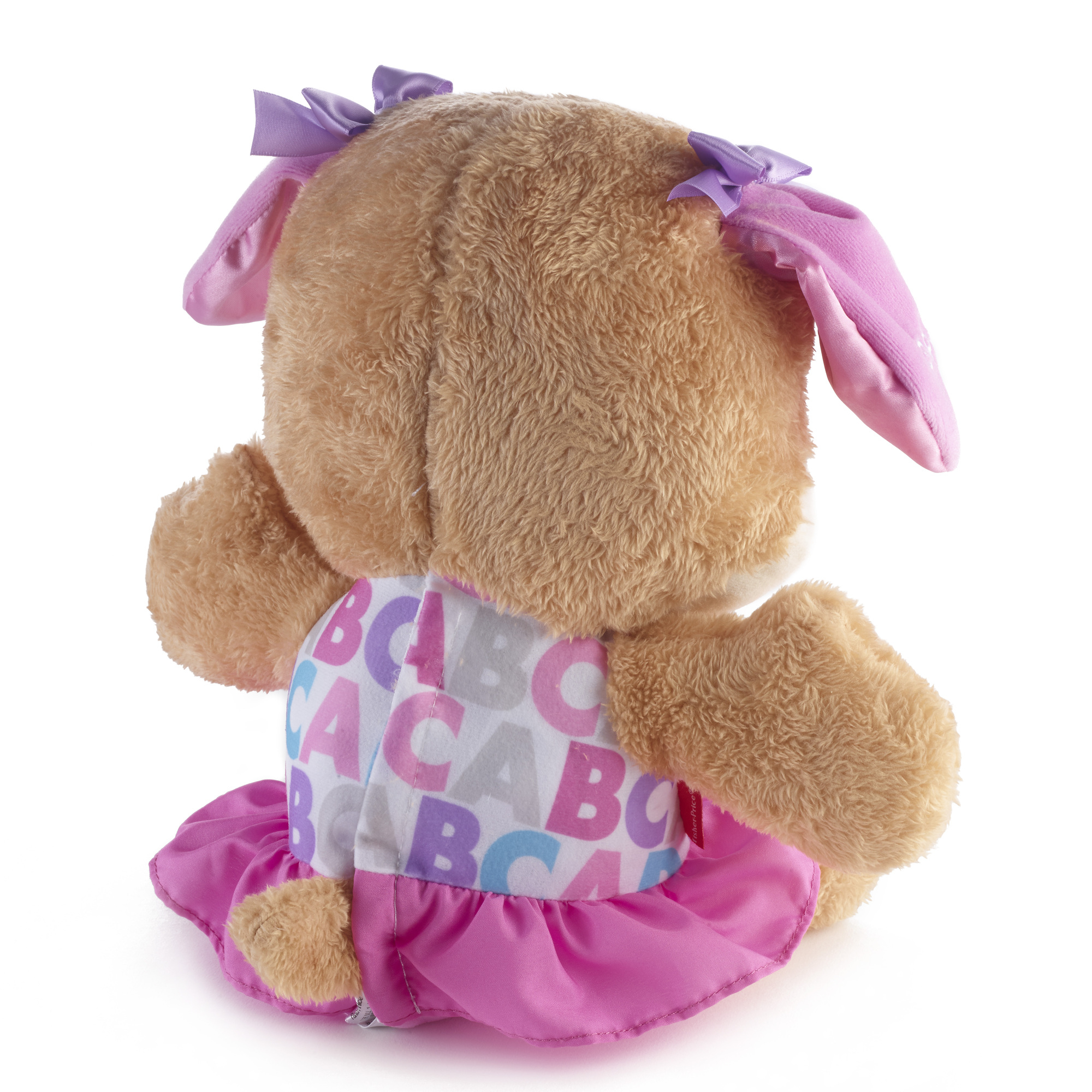 Un juguete de peluche de conejo marrón. Tiene orejas rosas, un vestido rosa y un babero blanco con letras ABC de colores.