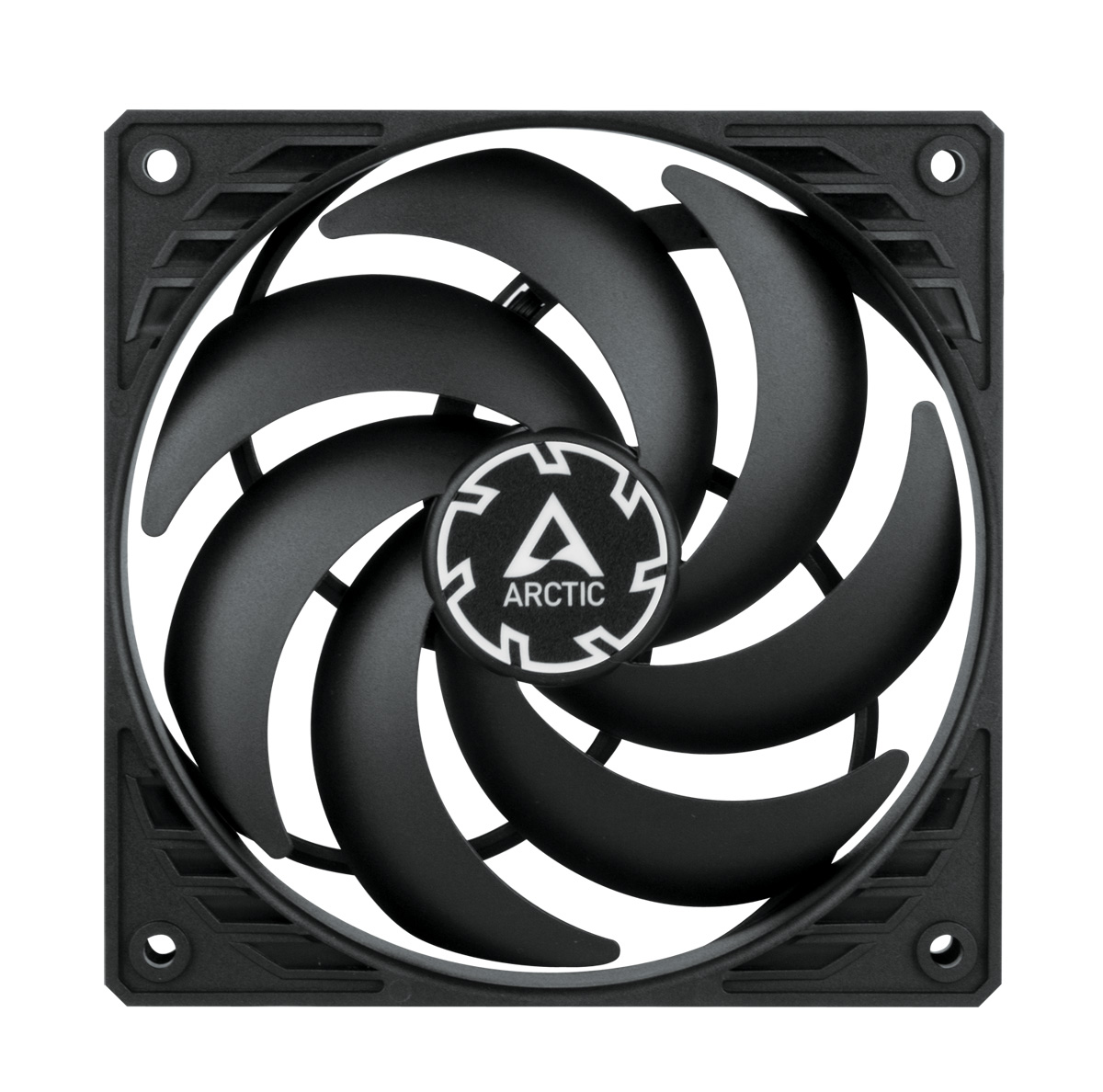 Un ventilateur d'ordinateur avec des pales noires et un cadre noir. Le centre porte le logo Arctic.