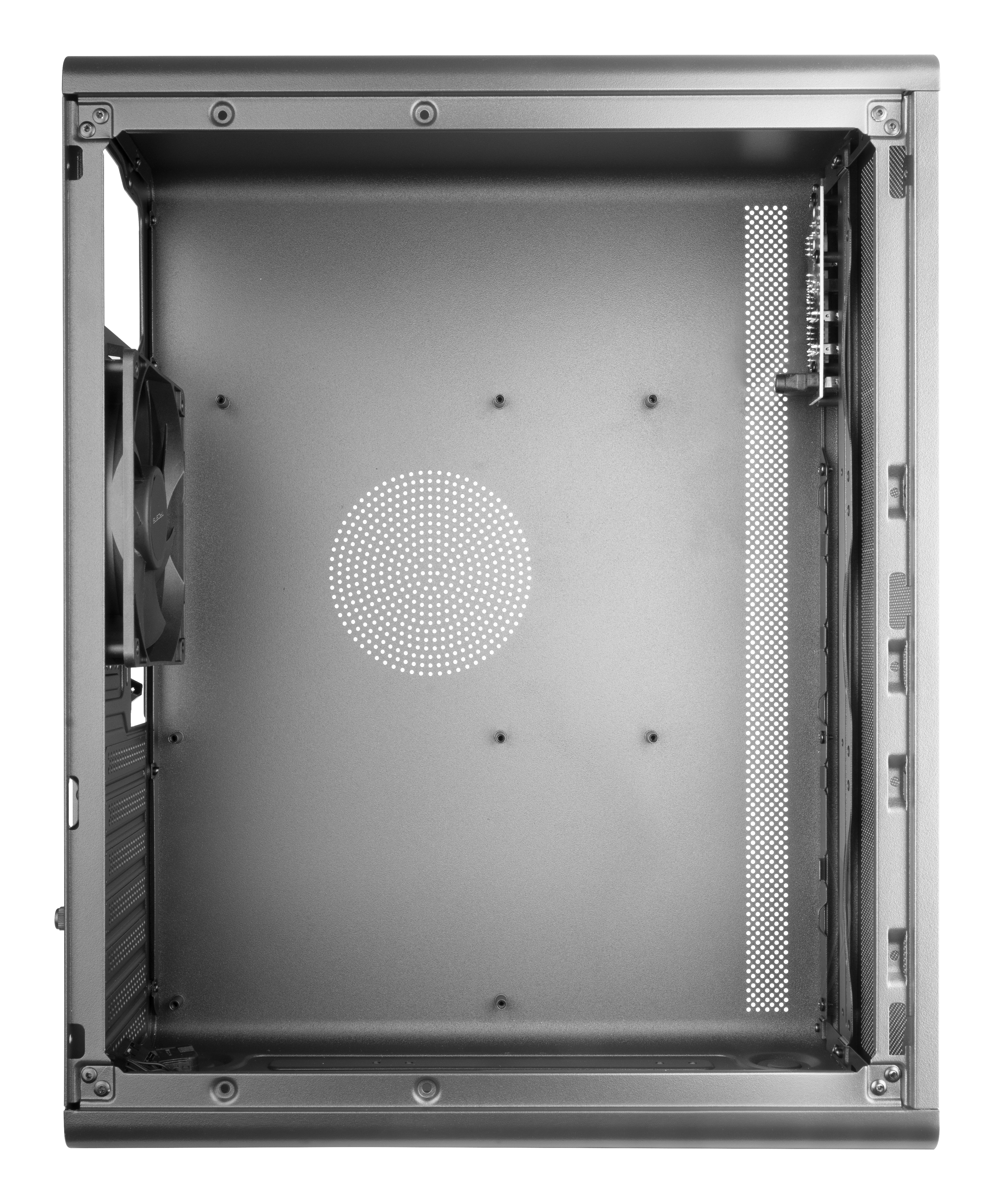 Una carcasa de computadora vacía, interior gris plateado. Un ventilador es visible en el lado izquierdo.