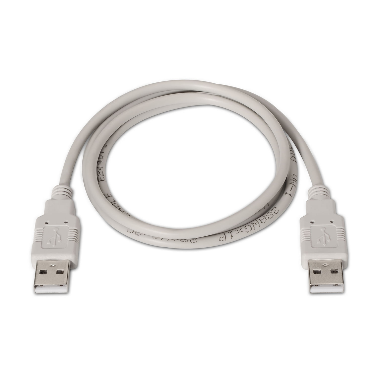 Un cavo USB bianco su una superficie bianca. Due connettori USB ad ogni estremità, il cavo è arricciato in cerchio.