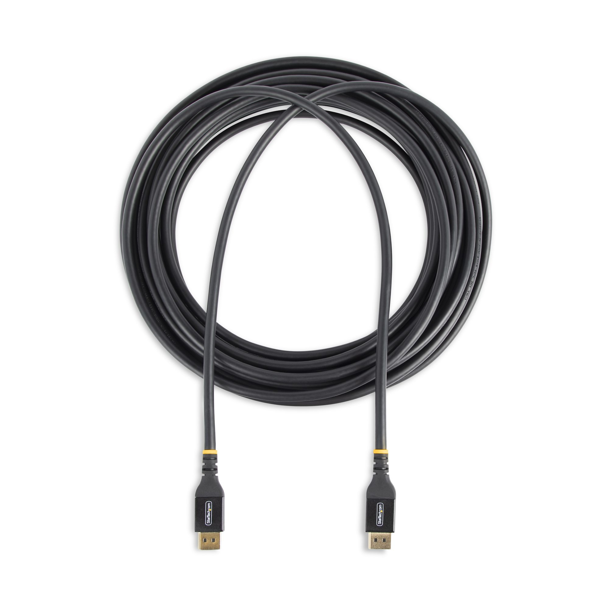 Ein schwarzes aufgerolltes Kabel mit zwei Steckern, gelben Akzenten und StarTech.com-Branding, vor weißem Hintergrund.