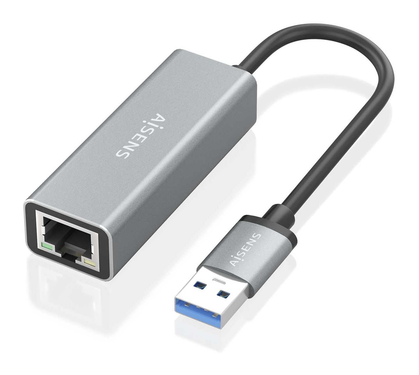 Un adaptador USB a Ethernet gris plateado. Tiene un cuerpo gris con un puerto RJ45 y un conector USB. El cable es negro.