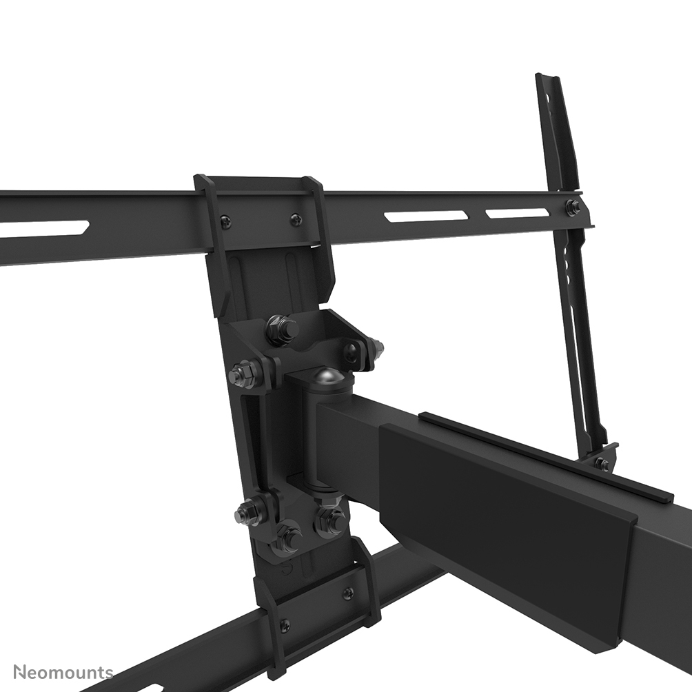 Nahaufnahme einer schwarzen TV-Wandhalterung aus Metall. Sie hat mehrere Gelenke und Befestigungspunkte, mit sichtbaren Bolzen und Schrauben.