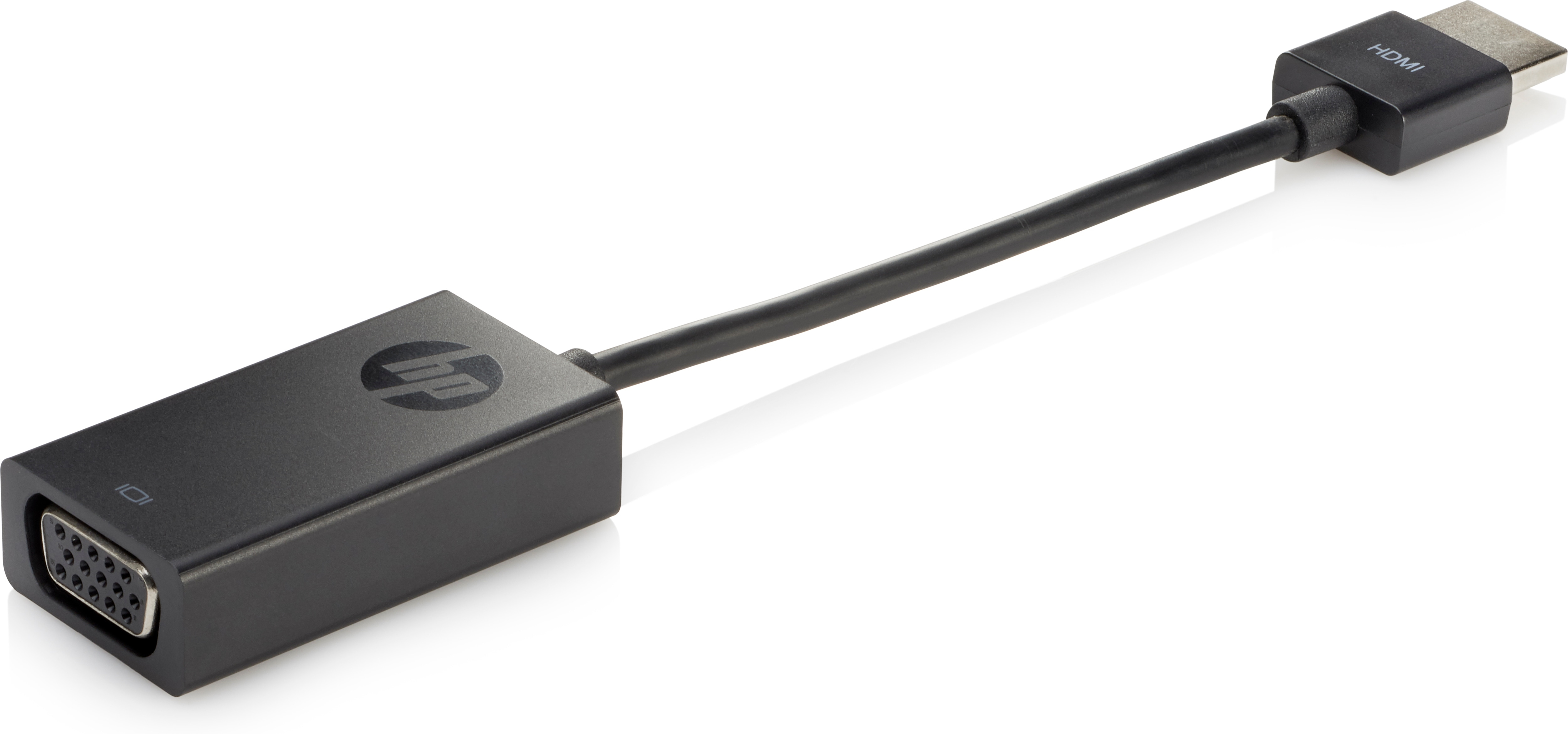 Un adattatore HP nero con connettore VGA da un lato e HDMI dall'altro, su sfondo bianco.