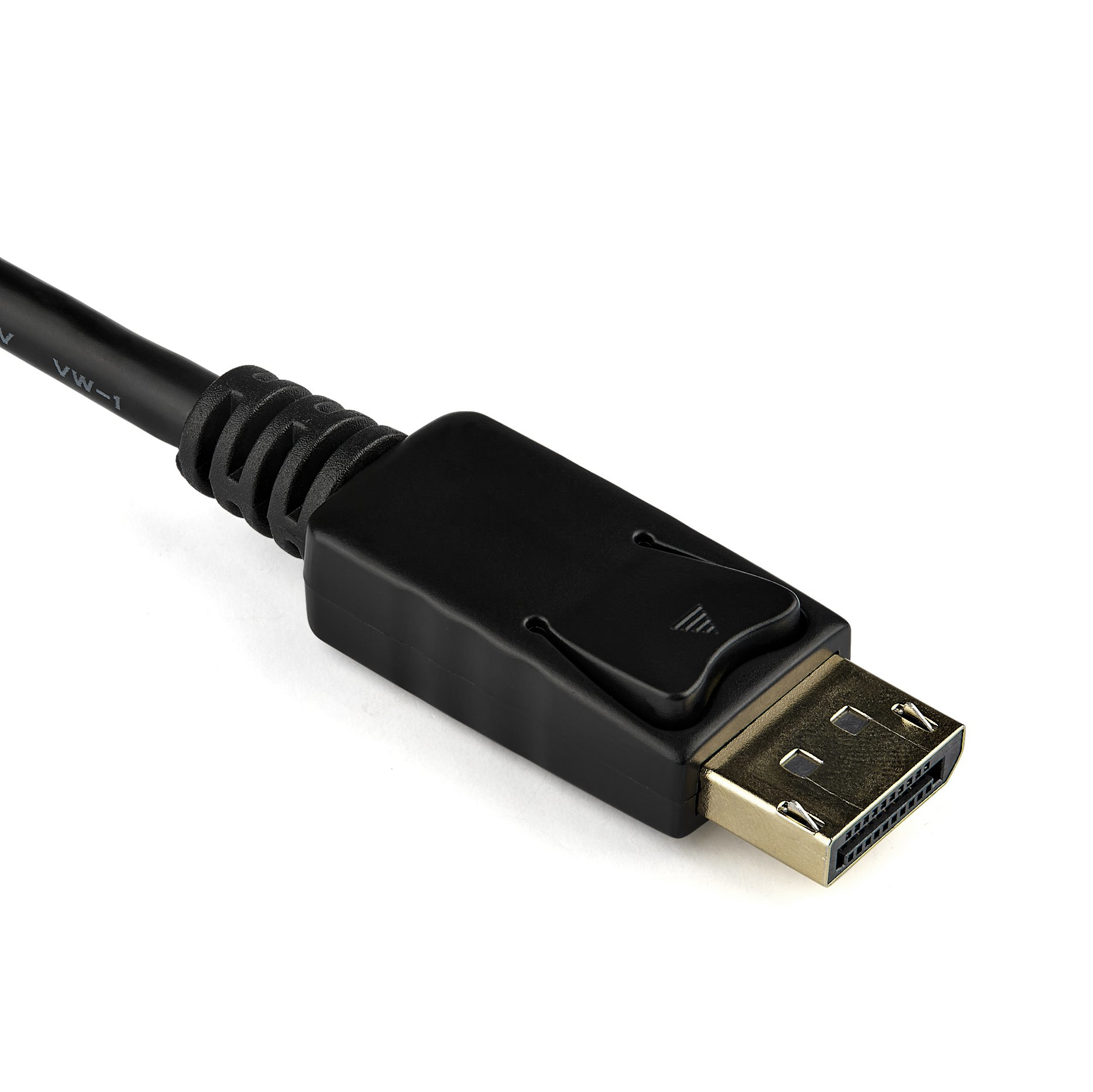 Ein DisplayPort-Kabel. Schwarzes Kabel mit schwarzem Stecker und goldfarbenen Stiften auf weißem Hintergrund.