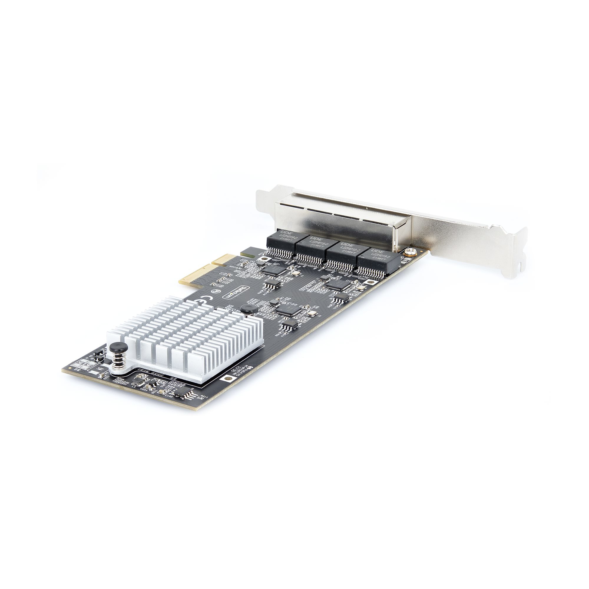 Eine Computerkomponente auf weißem Grund. Es ist eine schwarze Leiterplatte mit silbernen Kühlkörpern und Chips.