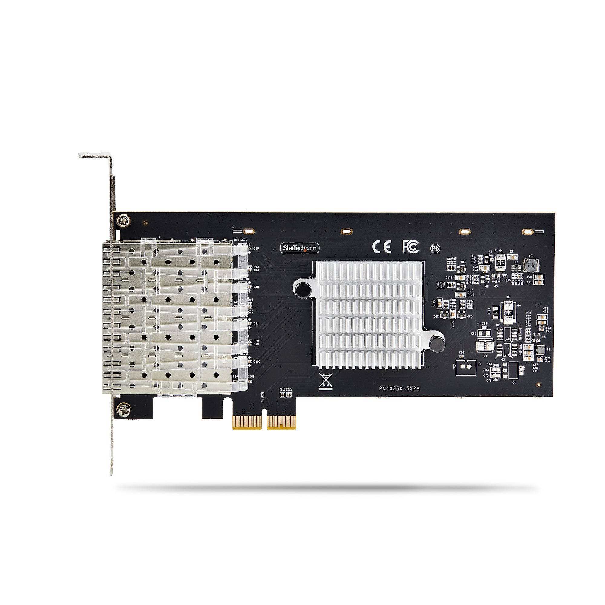 Schwarze Computerkomponente mit Kühlkörper und Anschlüssen, beschriftet mit Text und Logos, auf weißem Hintergrund.