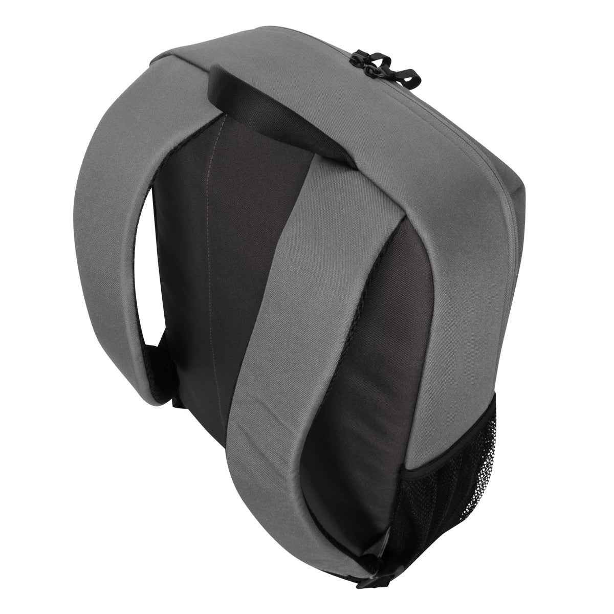 Ein grauer Rucksack mit schwarzen Trägern und einer Seitentasche aus Netzstoff. Die Tasche befindet sich auf weißem Hintergrund.