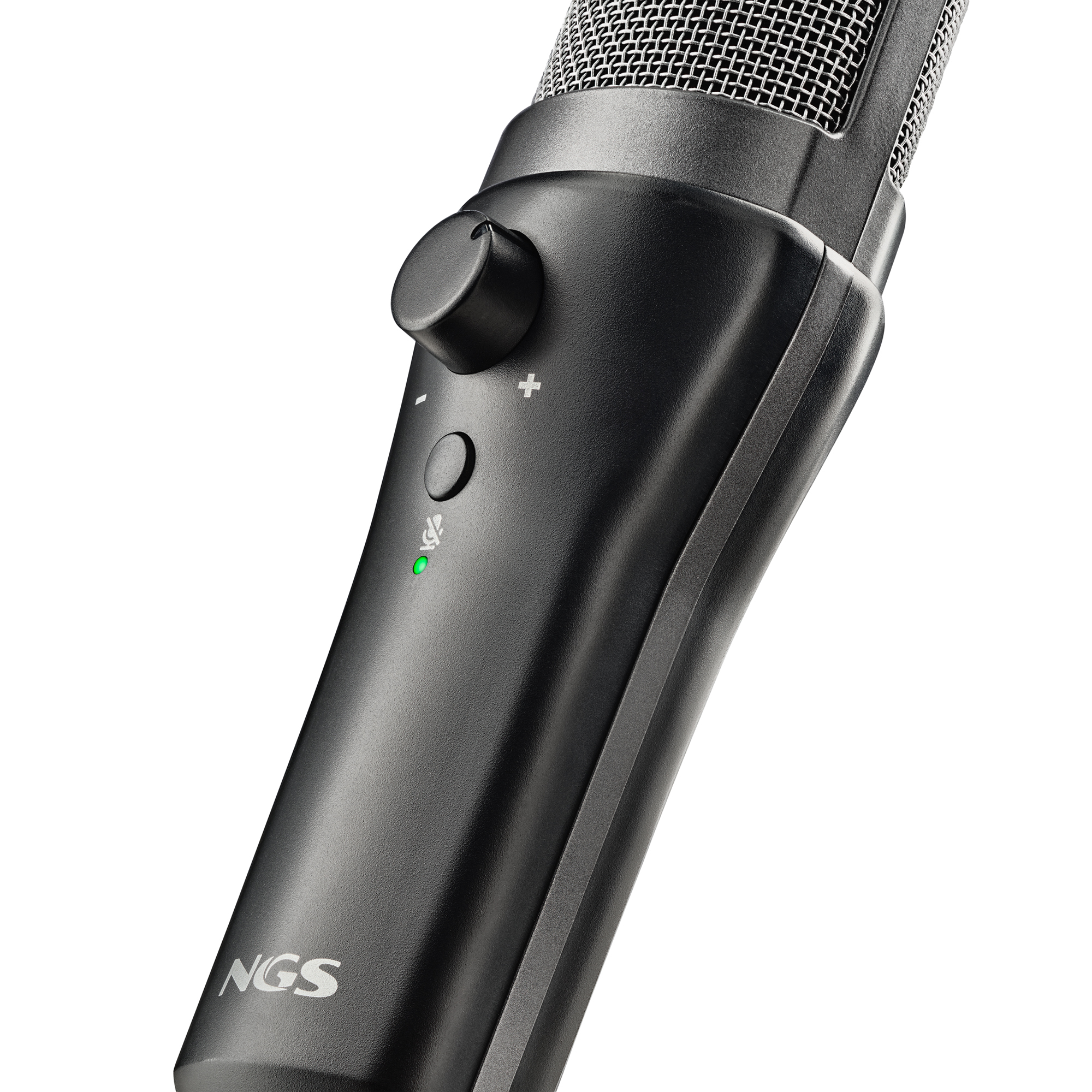 Primo piano di un microfono nero con manopola del volume, pulsante di accensione e luce verde. Marchio NGS.