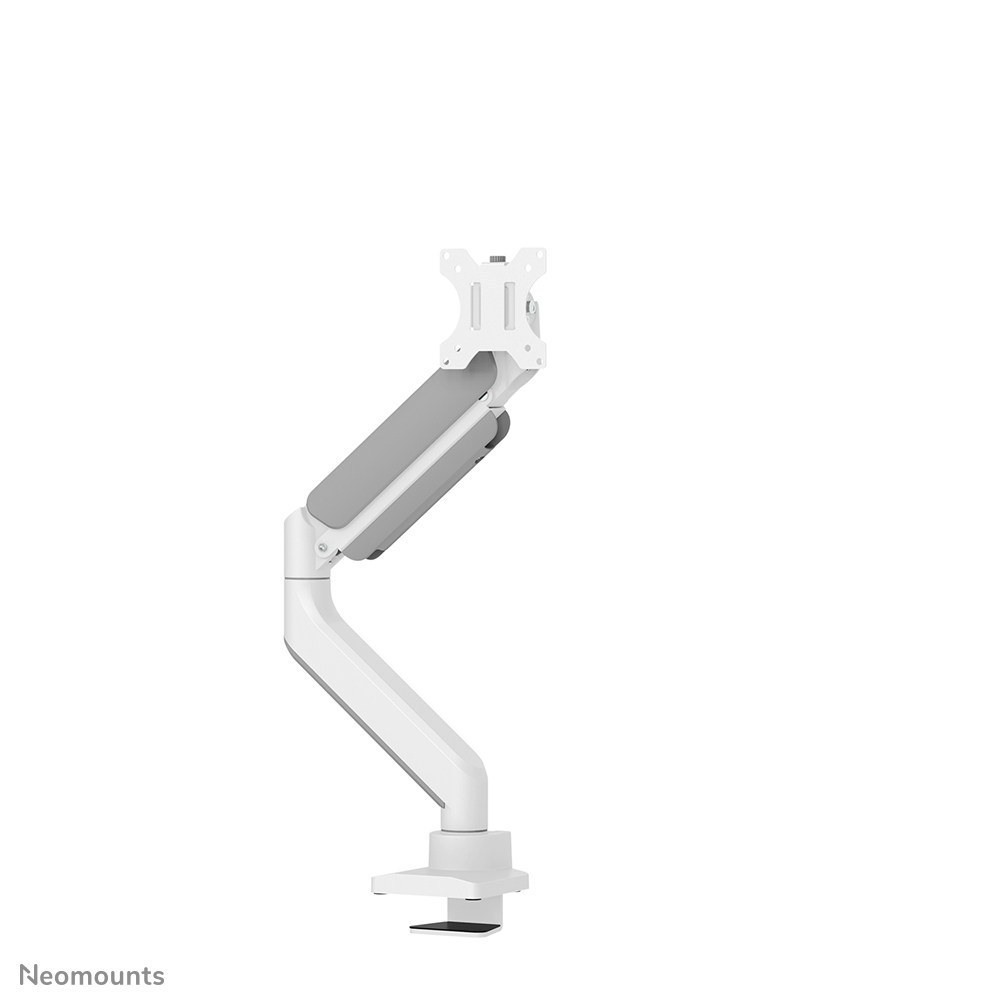 Weiß-grauer Monitorarm. Er hat eine Klemmbasis, einen Gelenkarm und eine Halterung zur Befestigung eines Monitors. Isoliert auf weißem Hintergrund.
