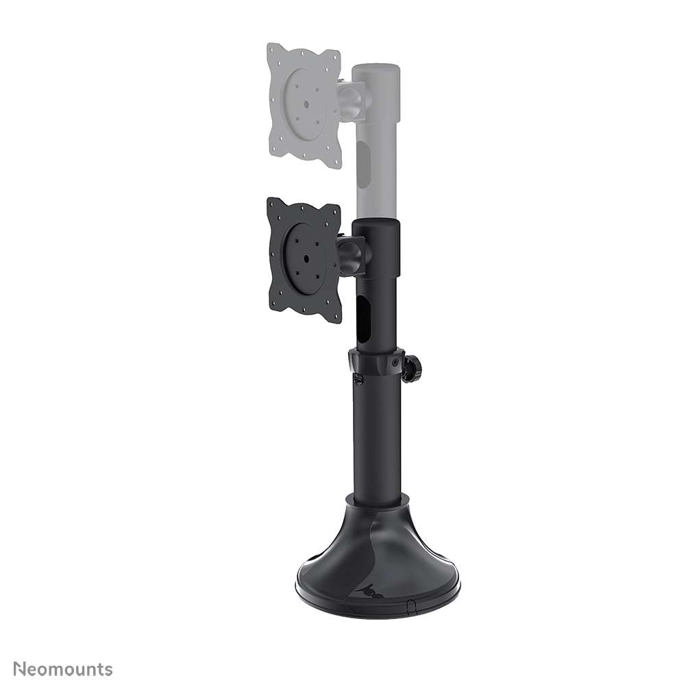Een zwarte monitorstandaard met een ronde voet en verstelbare arm. Het heeft een beugel om een ​​monitor vast te houden. De achtergrond is wit.