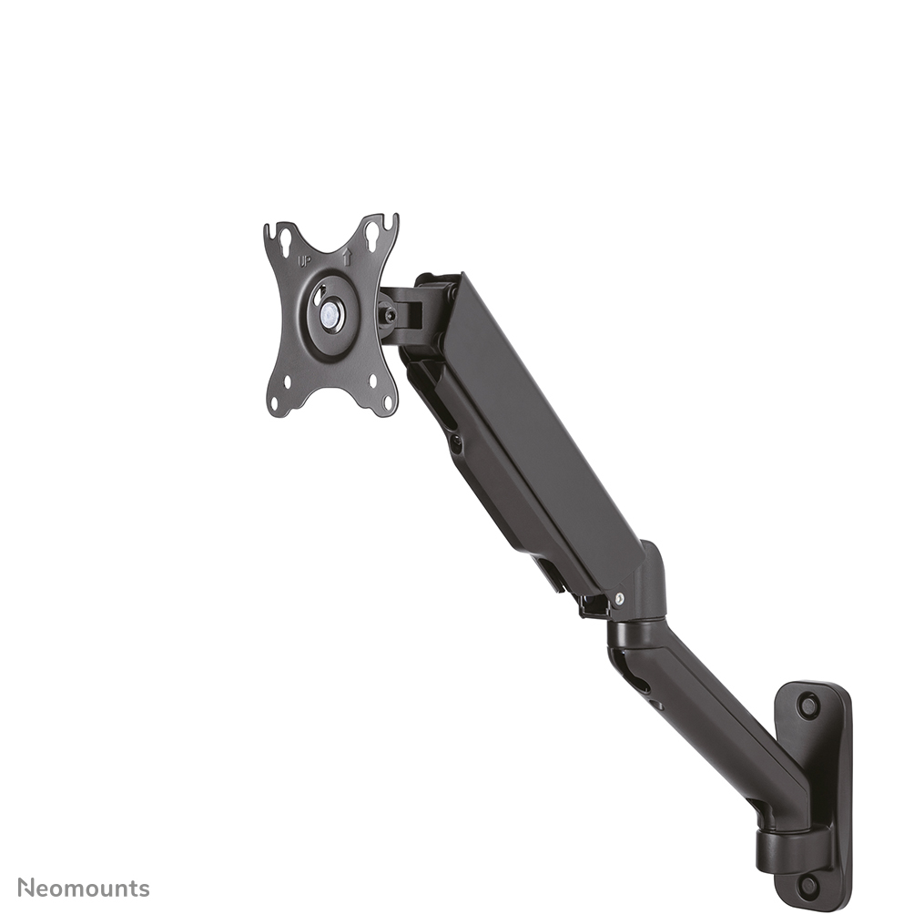 Un bras de moniteur noir est monté sur un mur blanc. Le bras comporte plusieurs articulations et un support pour un moniteur.