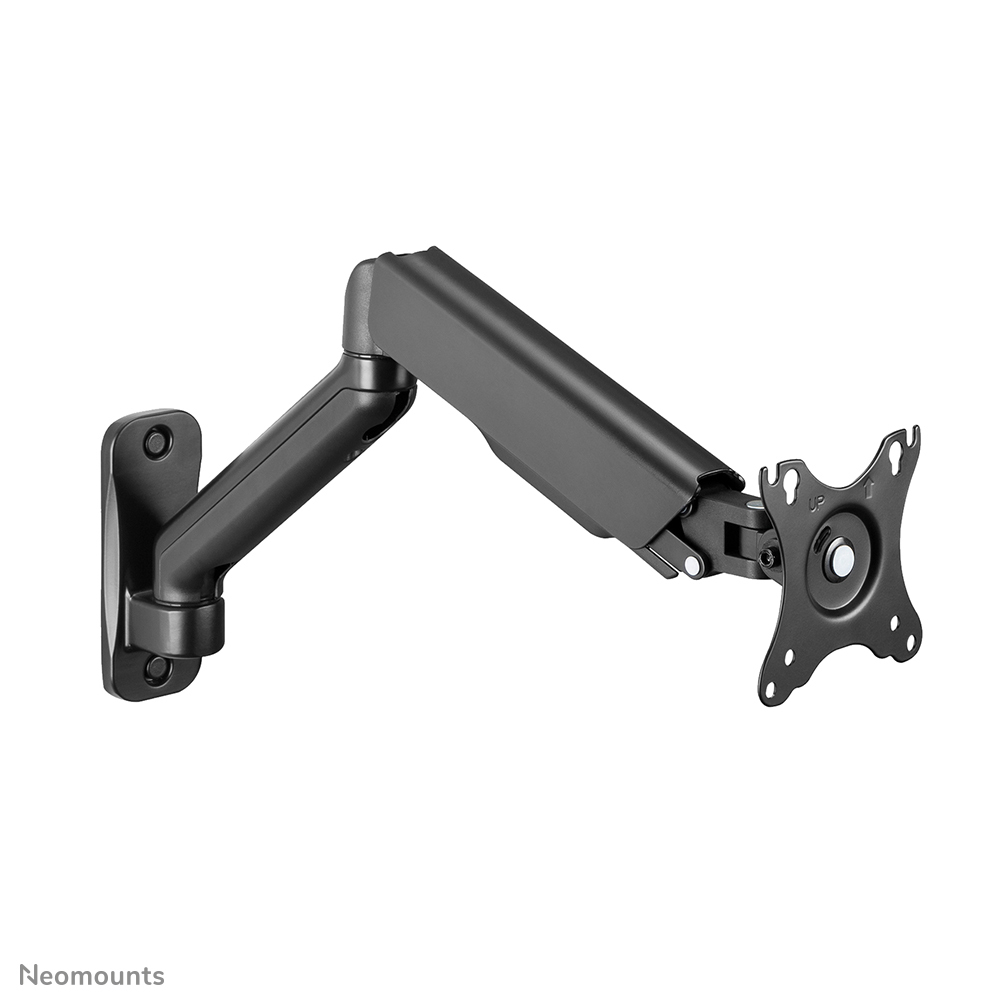 Un bras de moniteur noir monté sur fond blanc. Il possède plusieurs articulations et un support pour un moniteur.