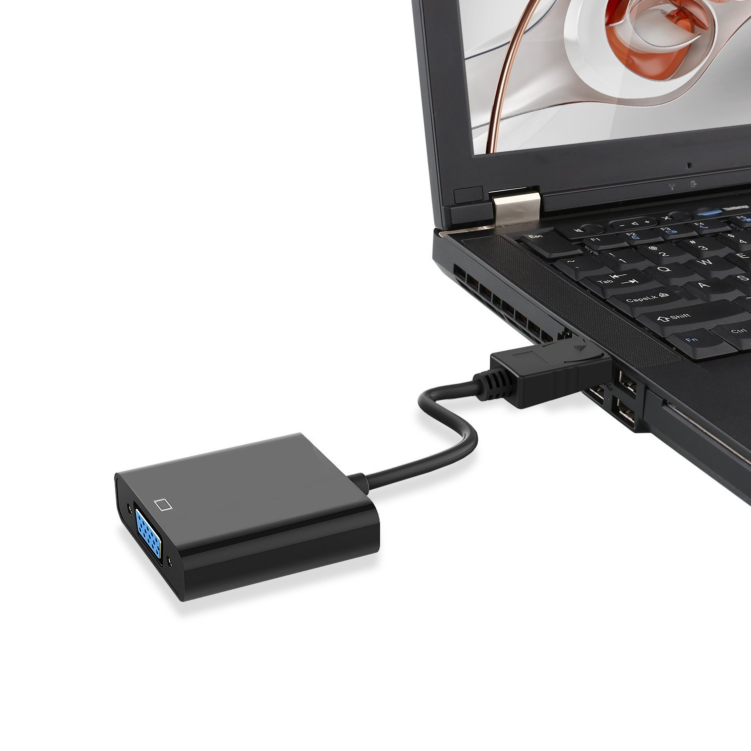 Un laptop nero collegato a un adattatore nero tramite un cavo. L'adattatore ha una porta VGA su sfondo bianco.
