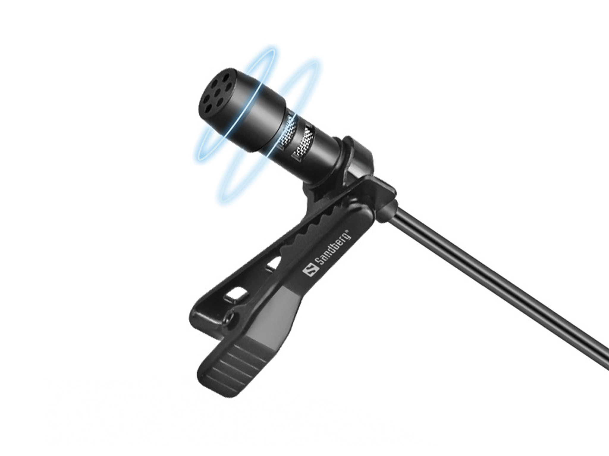 Un microfono a clip nero con clip. Ha una griglia a rete ed è collegato a un cavo nero. Un logo è visibile sulla clip.