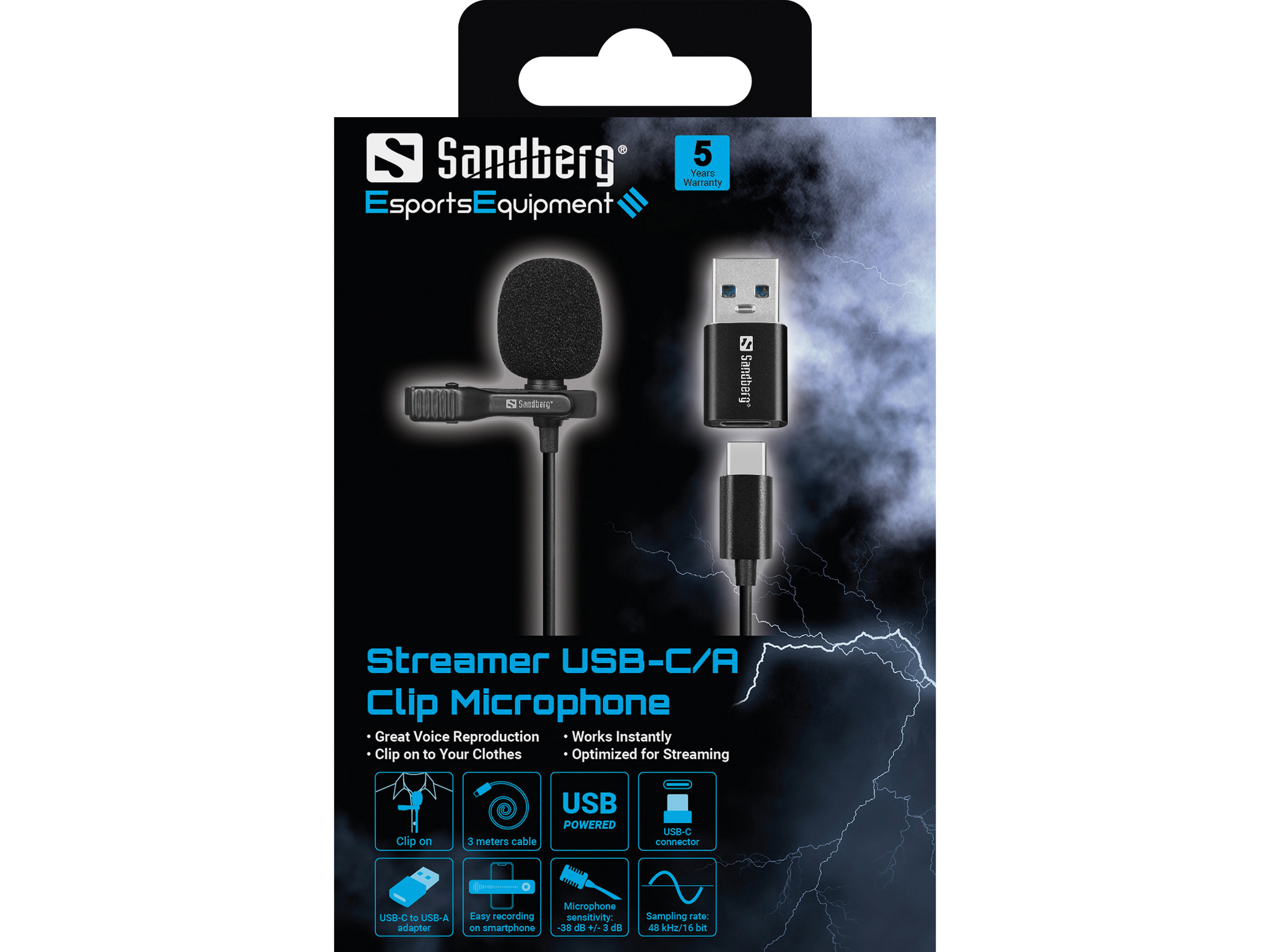 Scatola del prodotto. Microfono a clip Sandberg Streamer USB-C/A, microfono nero, adattatore USB, sfondo di tuono e garanzia di 5 anni.