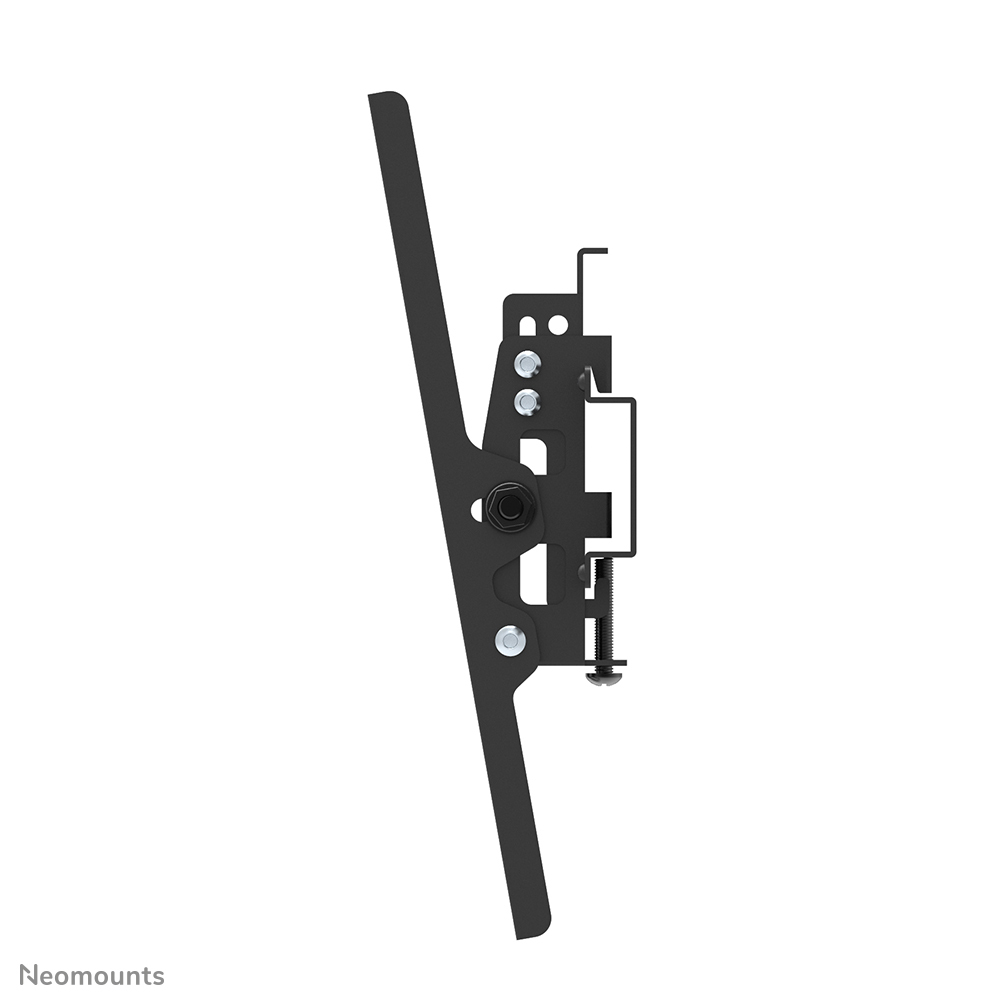 Schwarze Metall-TV-Halterung. Enthält Schrauben, Bolzen und verschiedene Befestigungspunkte für eine sichere Installation. Seitenansicht vor weißem Hintergrund.
