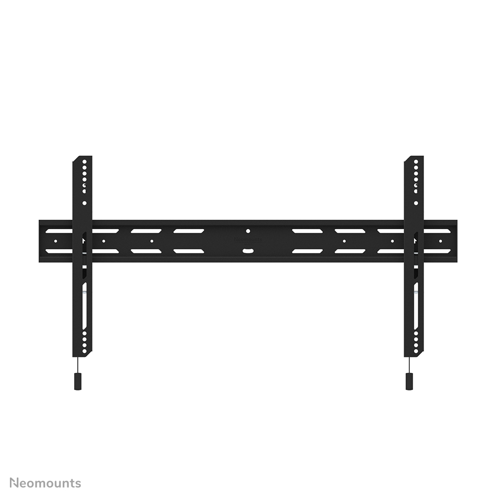 Eine schwarze TV-Wandhalterung vor weißem Hintergrund. Sie hat horizontale und vertikale Teile mit mehreren Löchern.