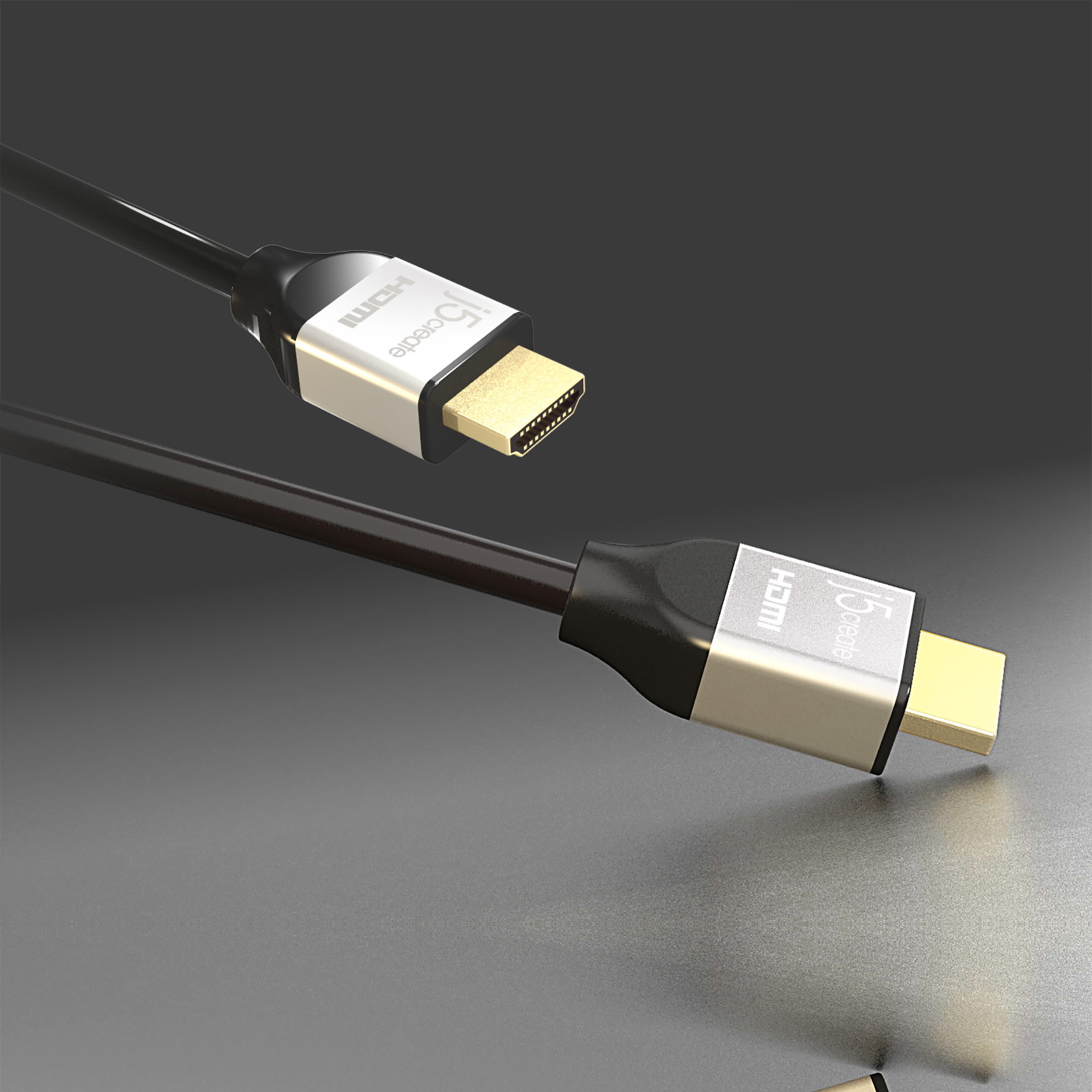Zwei HDMI-Kabel auf grauem Untergrund. Die Anschlüsse sind gold- und silberfarben.
