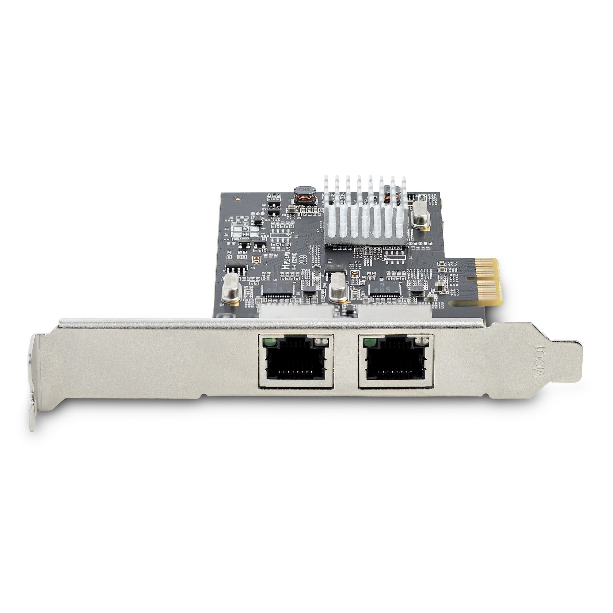 Eine Netzwerkkarte mit zwei Ethernet-Anschlüssen, einer Leiterplatte und einer Metallhalterung. Sie befindet sich vor weißem Hintergrund.