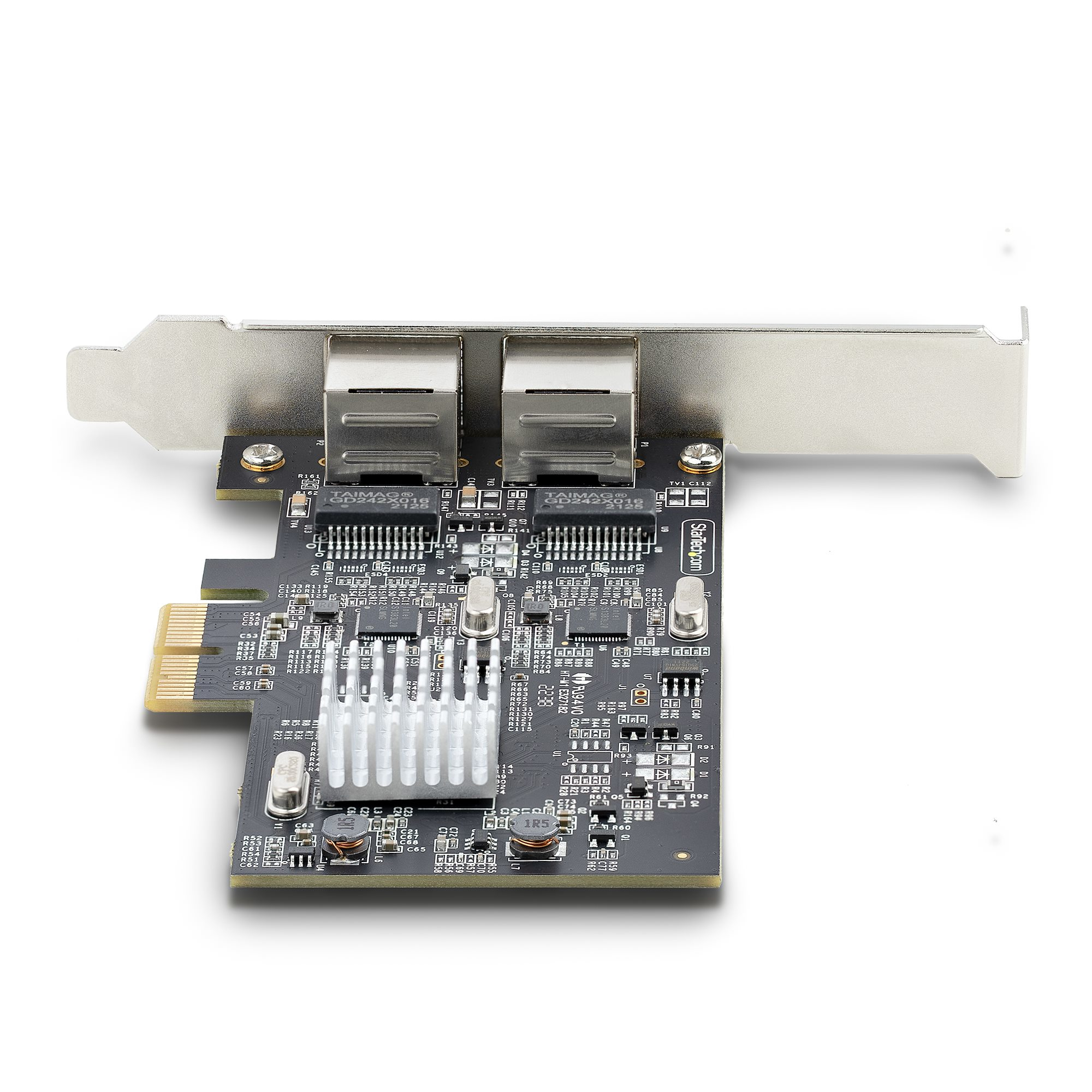 Eine Computerkomponente mit zwei Anschlüssen, einem Metallrahmen und einer schwarzen Leiterplatte. Es hat mehrere Chips und Anschlüsse.
