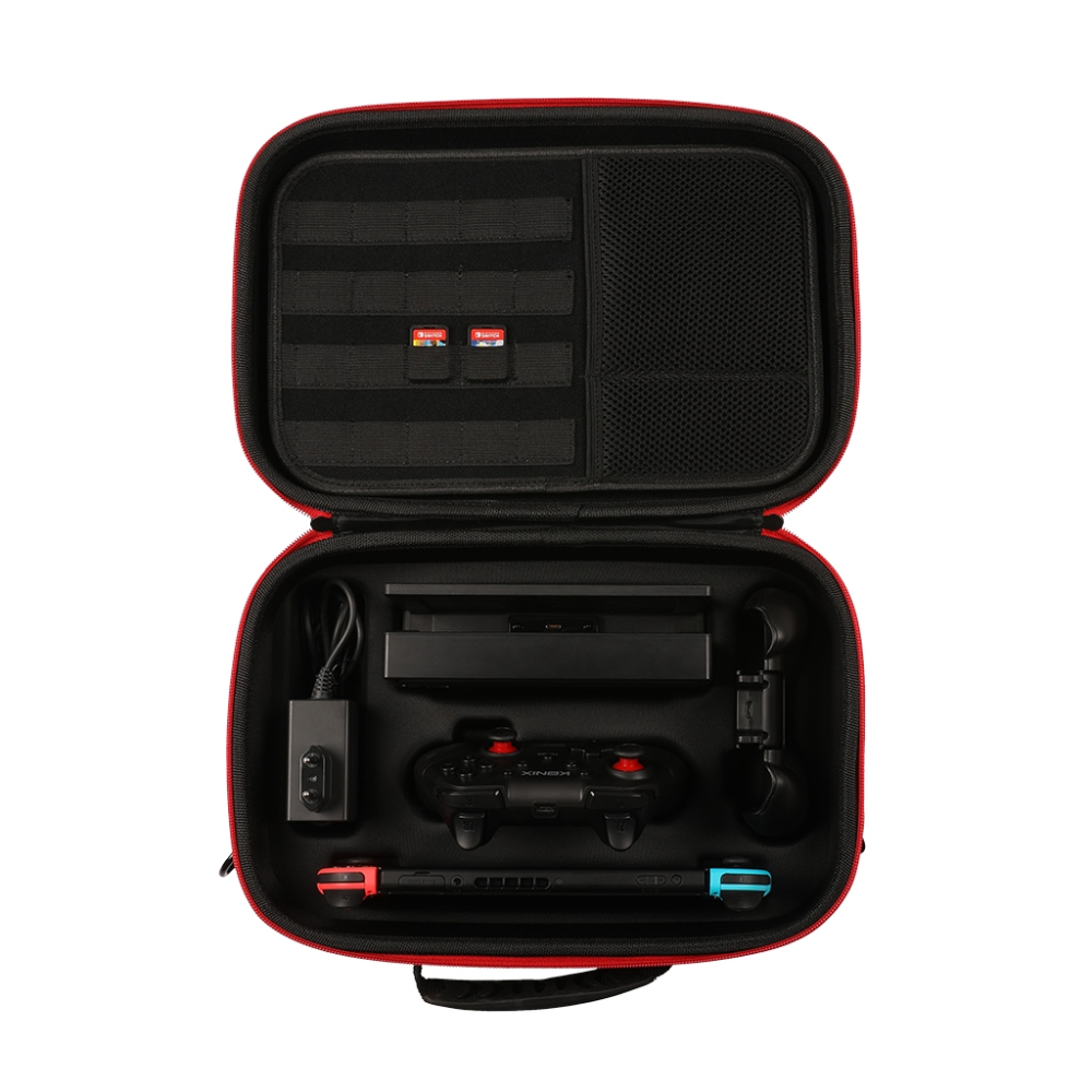 Offener roter Nintendo Switch-Koffer. Im Inneren befinden sich Switch-Konsole, Controller, Dock, Ladegerät und Spielkarten. Schwarze Innenausstattung.