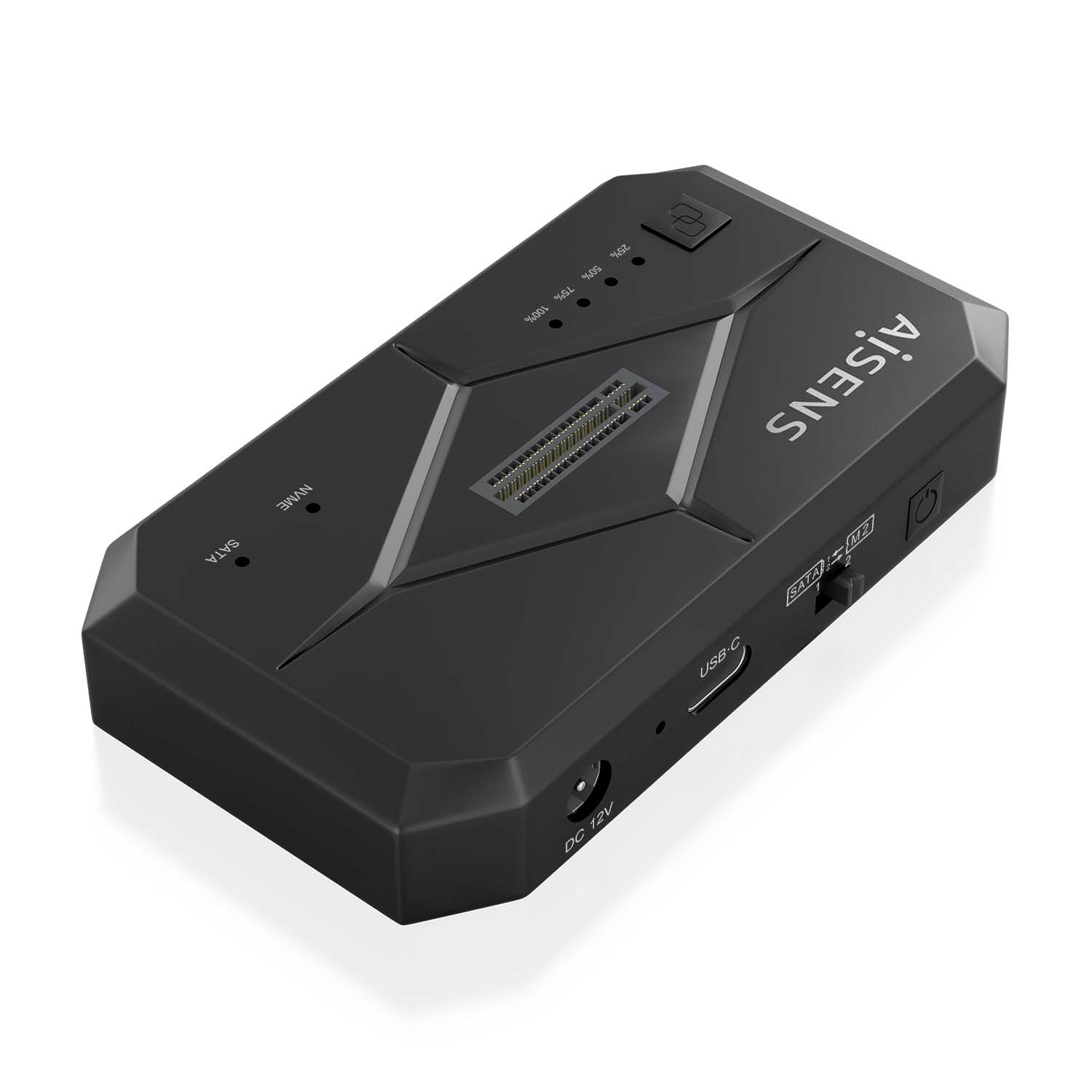 Schwarzes AISENS-Gerät mit SATA-, NVME- und USB-C-Anschlüssen. Es hat Leistungsanzeigen und einen DC 12V-Eingang. Das Gerät steht auf weißem Untergrund.
