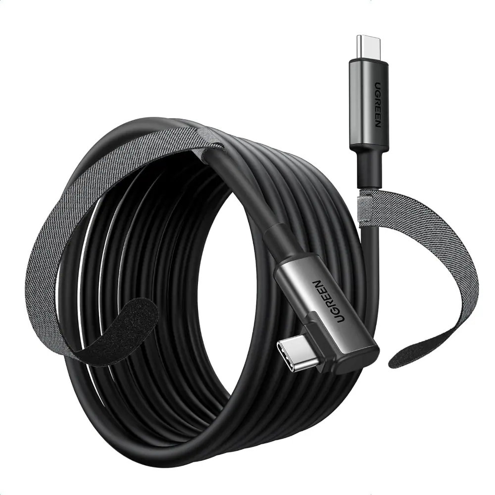 Ein schwarzes UGREEN USB-C-Kabel, das mit einem grauen Klettverschluss aufgerollt ist. Das Kabel hat zwei USB-C-Anschlüsse, einen geraden und einen abgewinkelten.