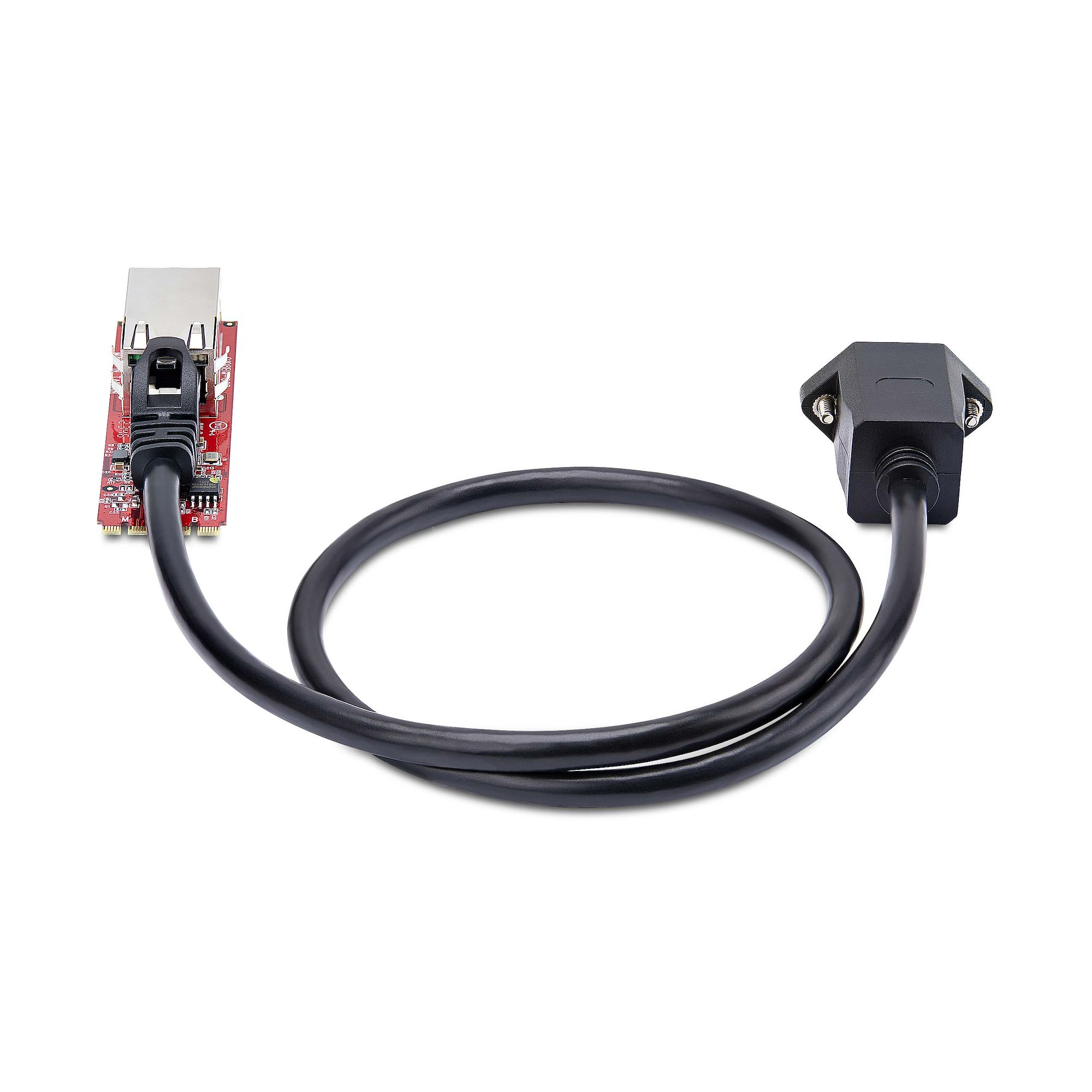 Schwarzes Kabel mit Anschlüssen an beiden Enden. Ein Ende ist ein Ethernet-Anschluss, das andere ein schwarzer rechteckiger Anschluss.