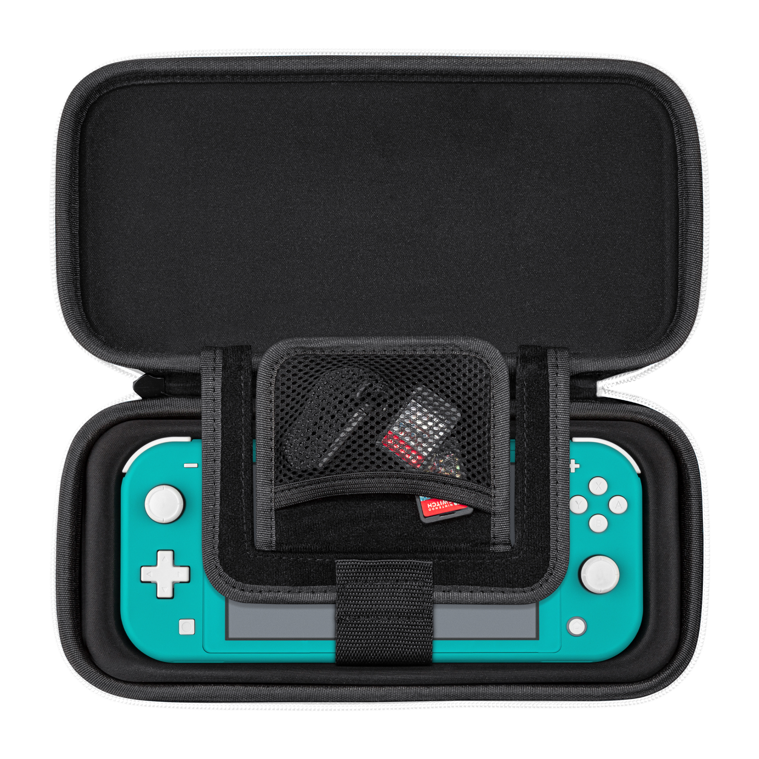 Una consola Nintendo Switch Lite turquesa dentro de un estuche negro abierto con un bolsillo de malla que contiene cables y una tarjeta SD.