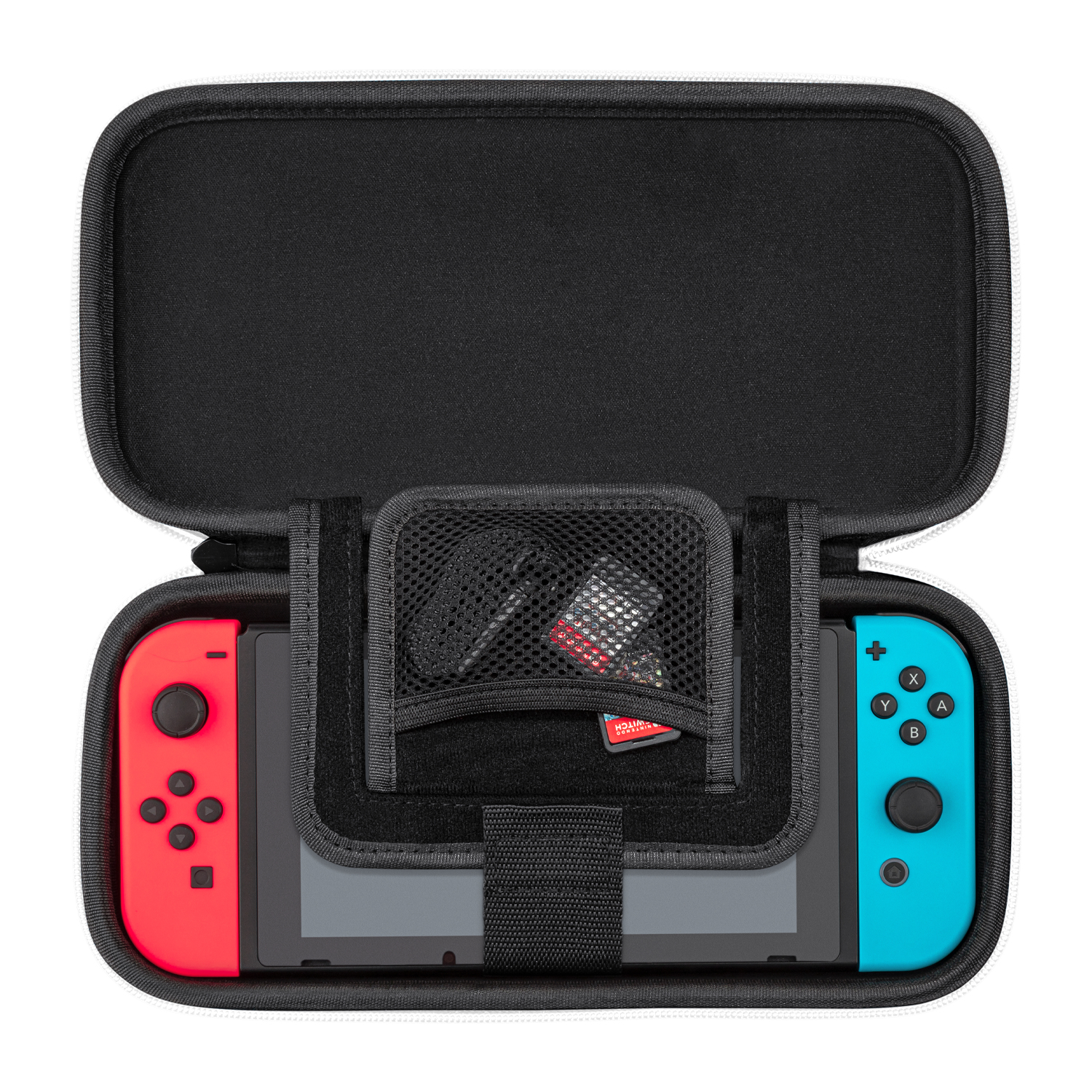 Funda Switch abierta, negra y blanca, con mandos rojo y azul. Dentro, un bolsillo de malla con accesorios, todo sobre fondo blanco.