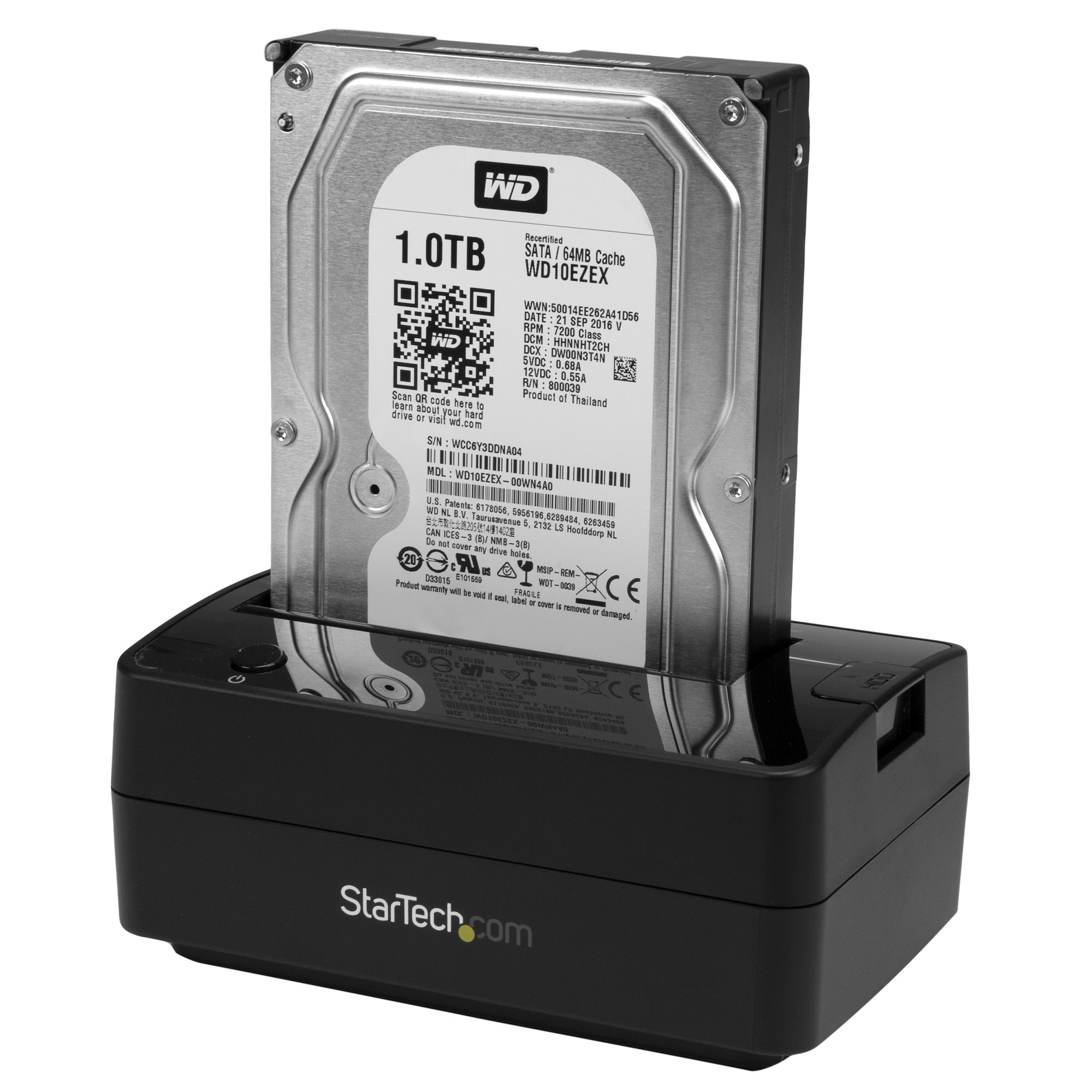 Eine Festplatte wird in eine schwarze StarTech.com-Dockingstation eingesetzt. Das Laufwerk ist silberfarben mit WD-Etikett.