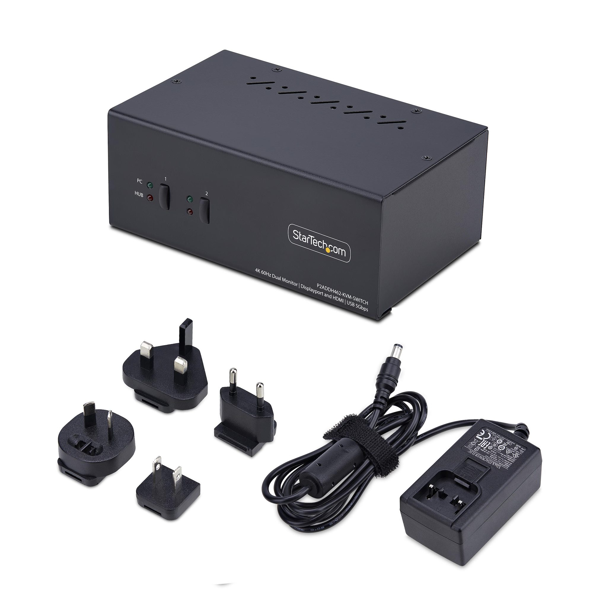 Ein schwarzer KVM-Switch mit Netzadaptern und Kabel. Der Switch hat Tasten und Anschlüsse mit der Bezeichnung PC, HUB, 1 und 2.