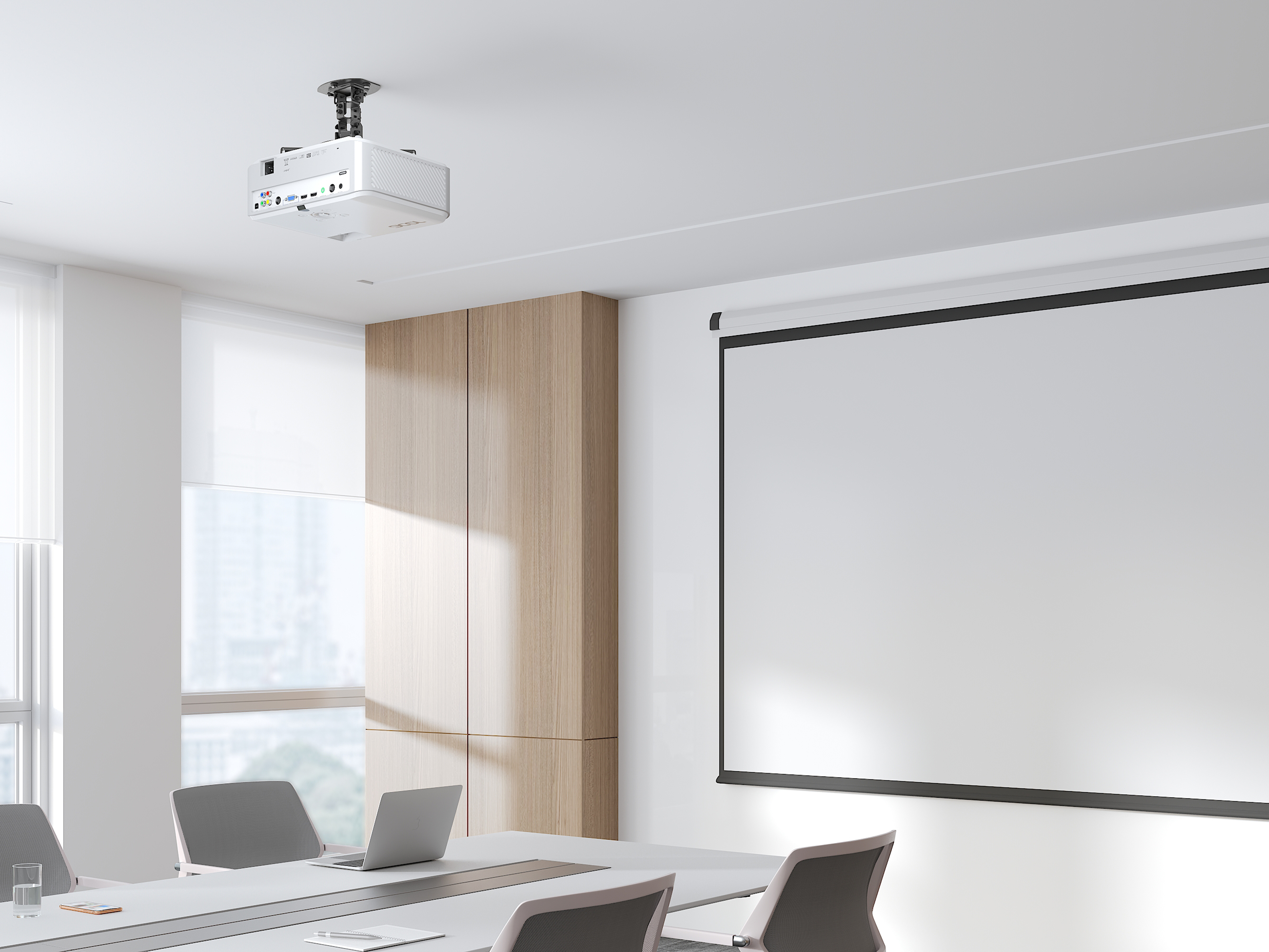 Nowoczesna sala konferencyjna. Projektor wisi u sufitu. Widać ekran projekcyjny i stół z krzesłami.