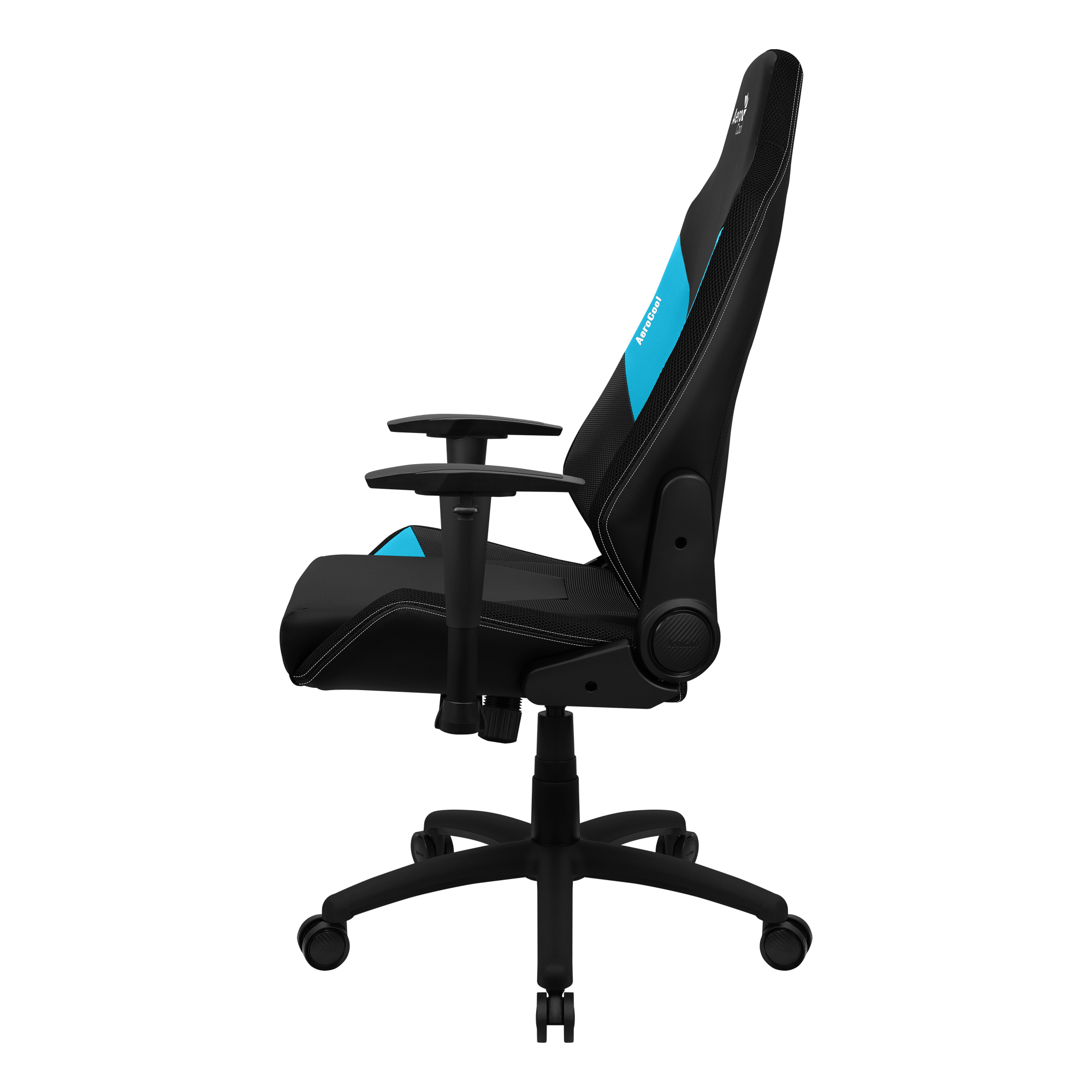 Silla gaming negra y azul sobre fondo blanco. Con reposabrazos, ruedas y logo Aerocool.