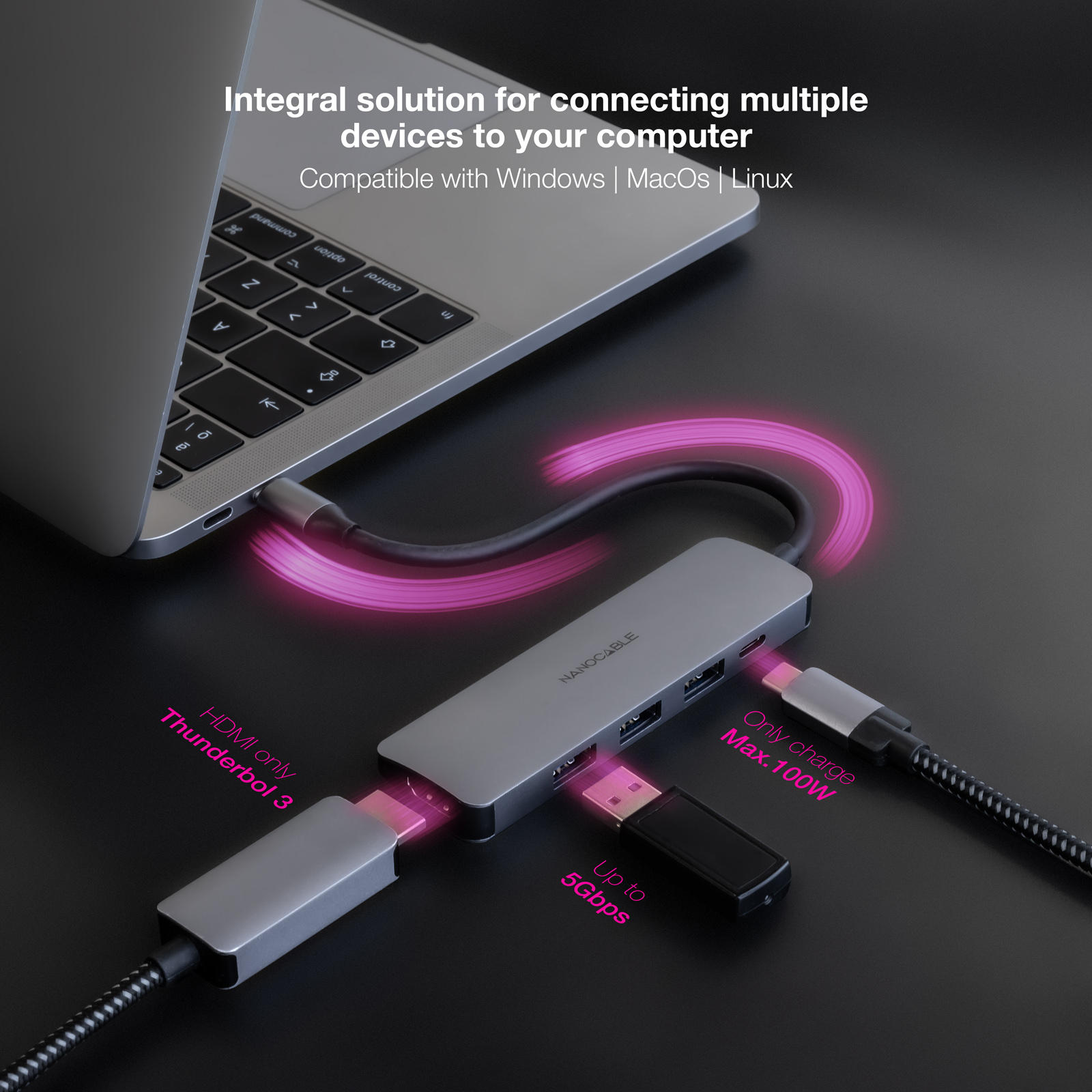 Un laptop collegato a un hub con cavi, tra cui HDMI e USB, su una superficie nera.