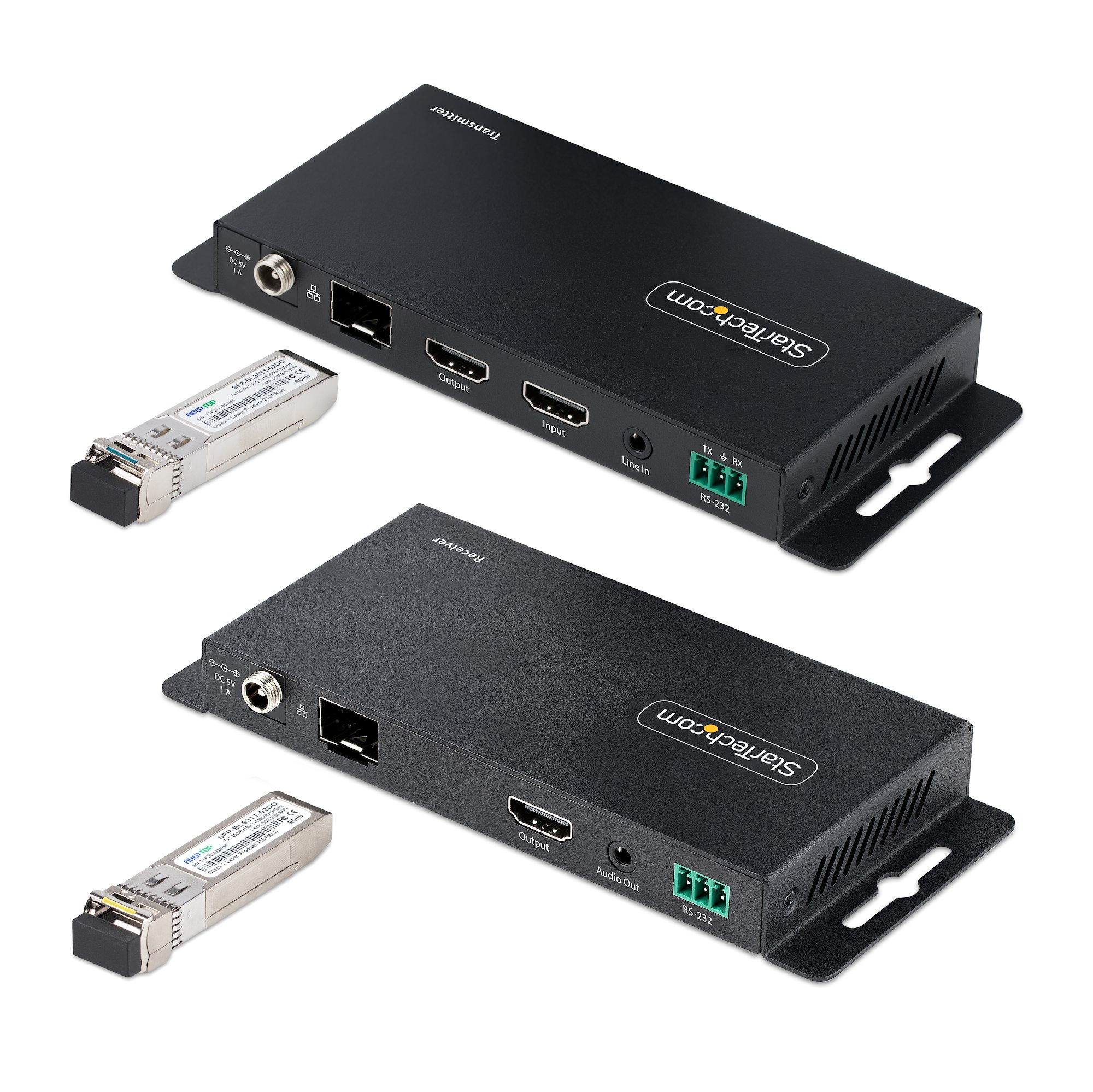 Zwei schwarze StarTech-Geräte mit SFP-Modulen und Anschlüssen. Eines mit der Bezeichnung Transmitter, das andere Receiver. Weißer Hintergrund.