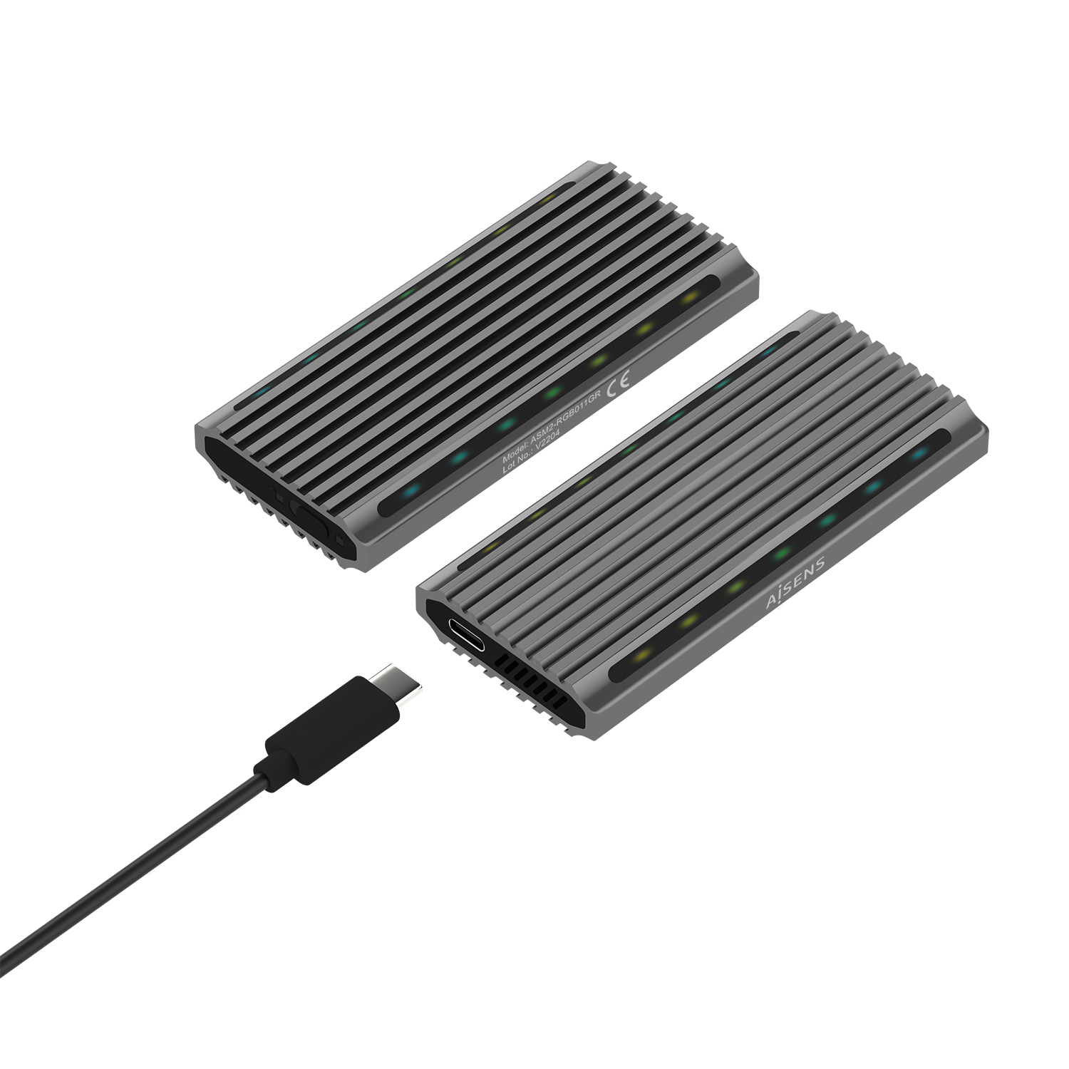 Dos dispositivos rectangulares grises con líneas paralelas, un cable USB-C y luces indicadoras. Están sobre un fondo blanco.