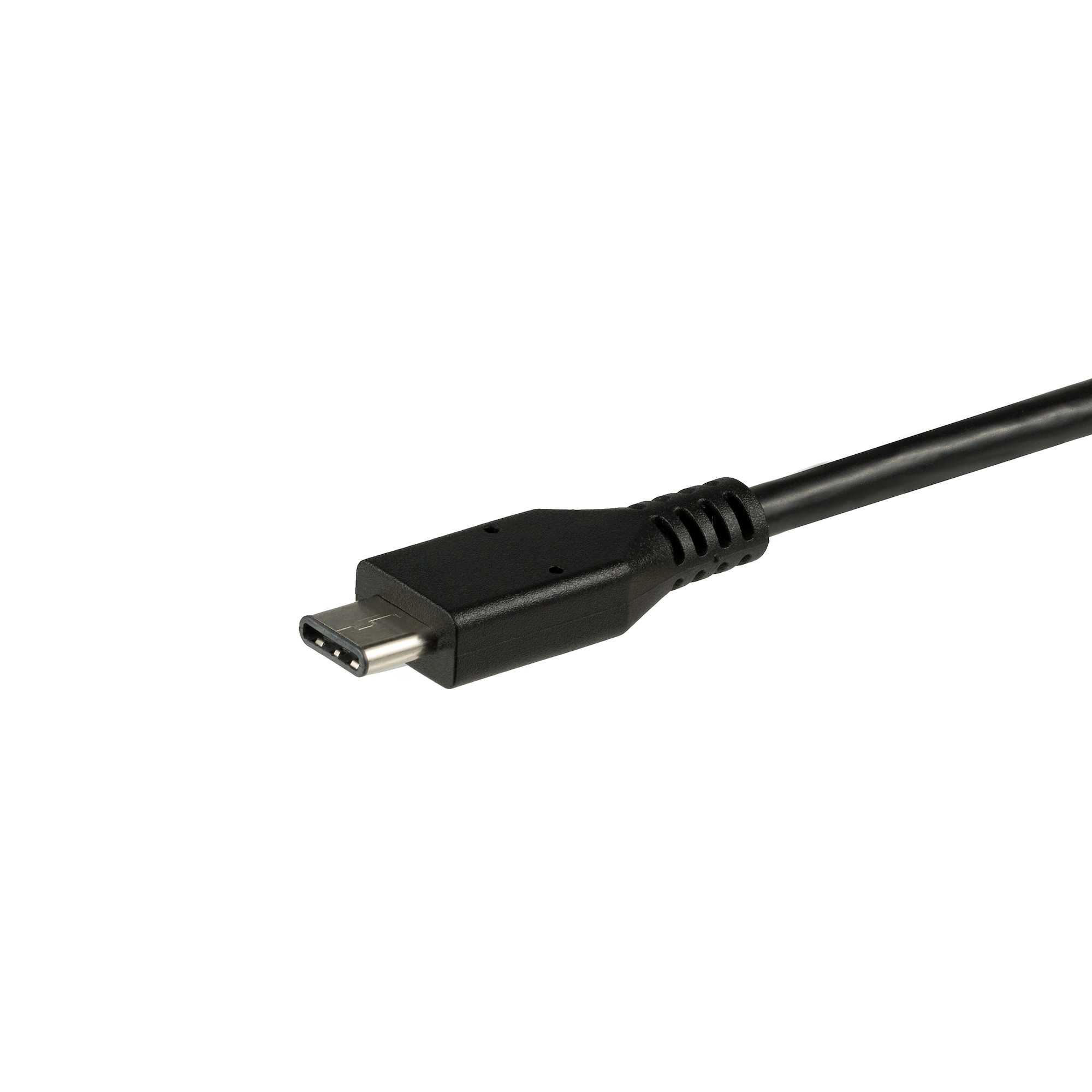 Ein schwarzes USB-C-Kabel auf weißem Hintergrund. Der Stecker ist im Fokus, das Kabel verblasst.