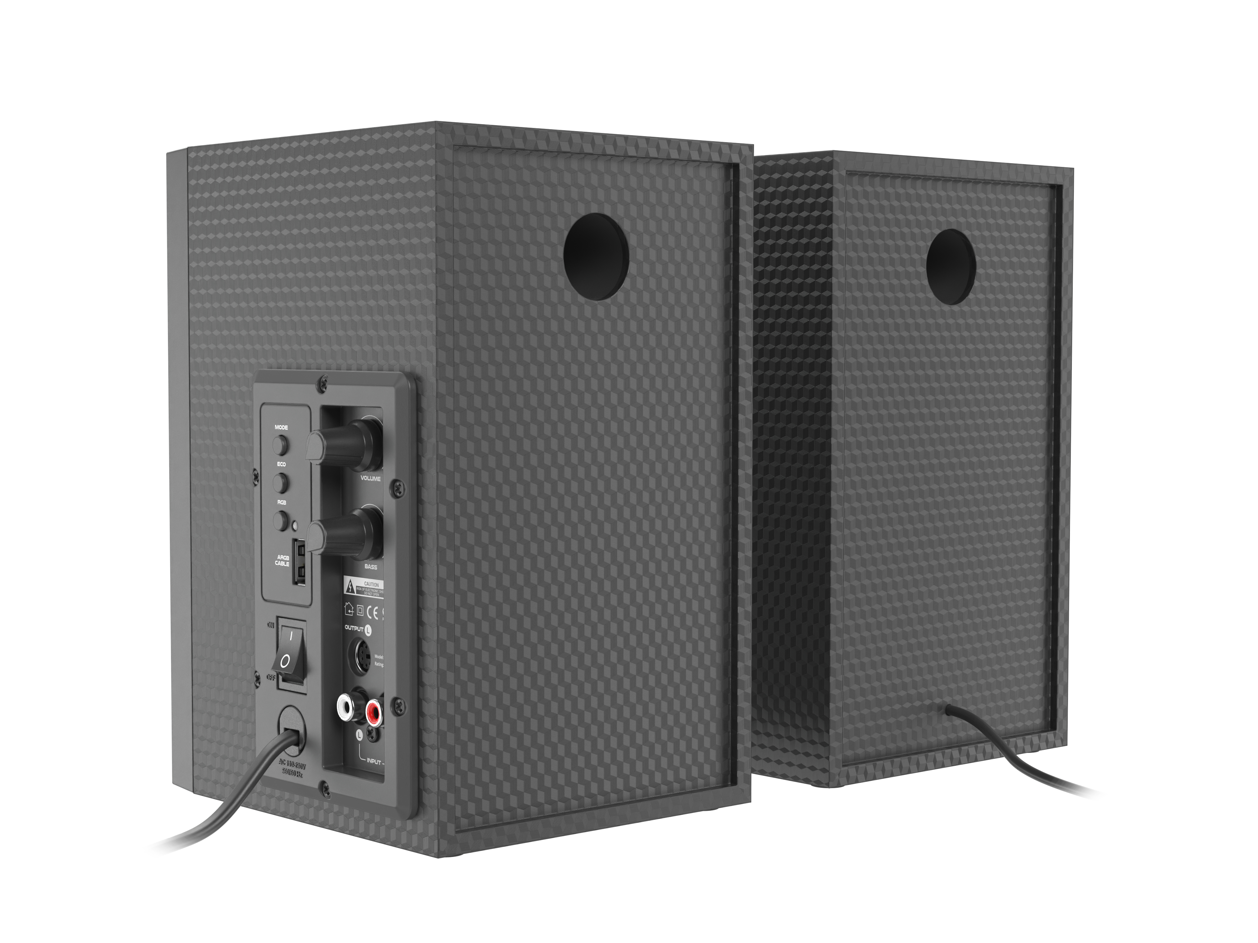 Dwa szare głośniki z panelem sterowania i okrągłymi otworami, połączone kablem, na białym tle.