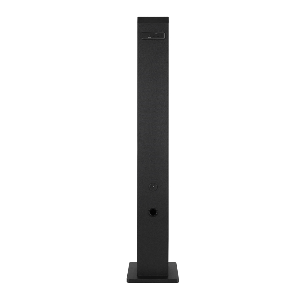 Un altavoz negro y alto se alza sobre un fondo blanco. Tiene una base cuadrada y varios puertos.