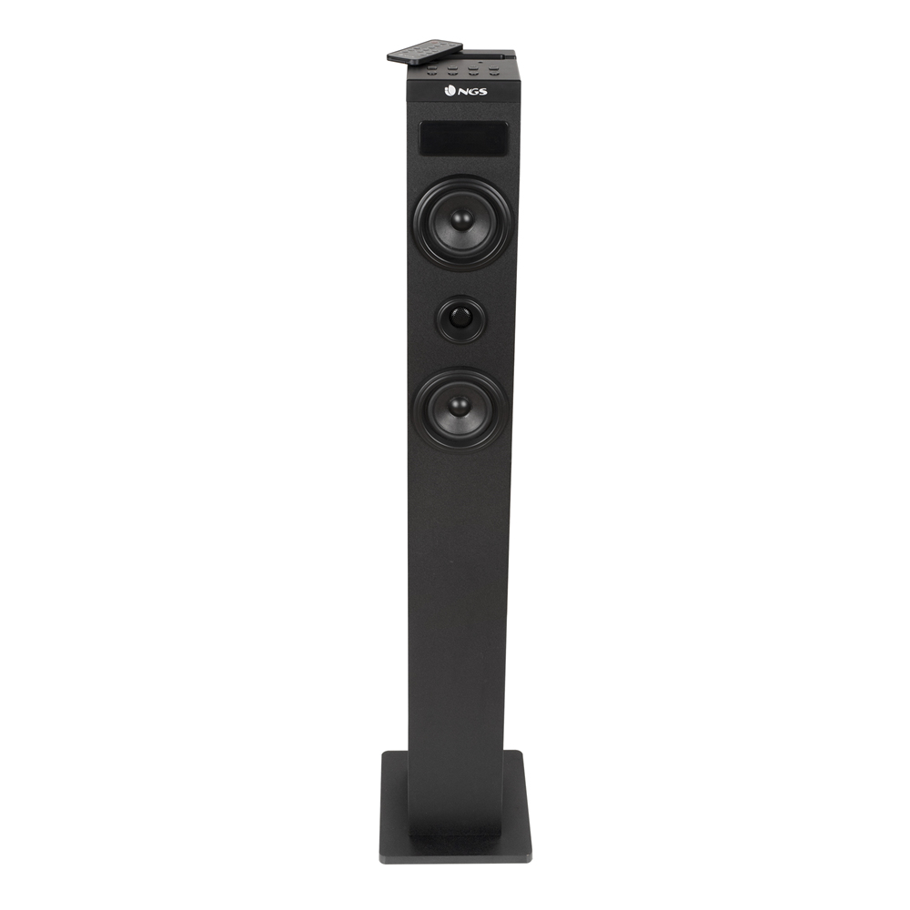 Altavoz negro alto con mando a distancia en la parte superior, tres altavoces y un pequeño panel de control. El altavoz se apoya en una base cuadrada negra.