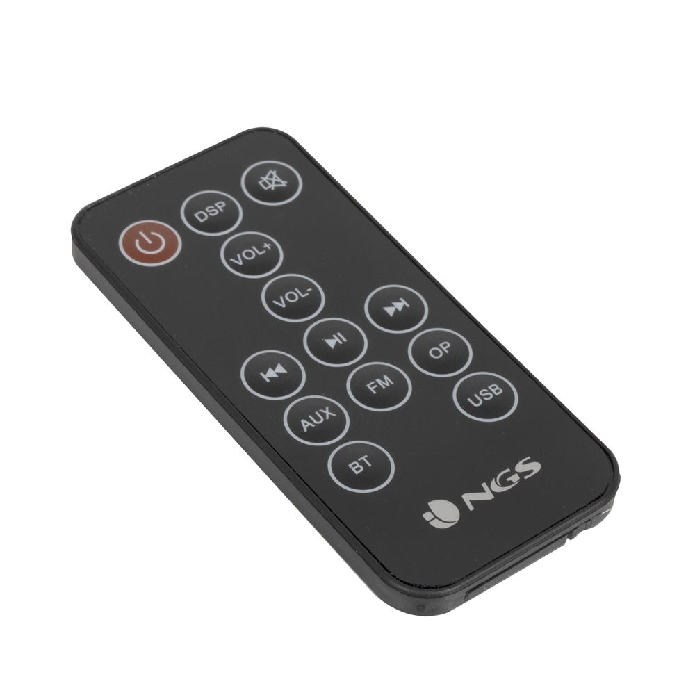 Un mando a distancia negro NGS con botones blancos. Los botones incluyen encendido, volumen y controles de reproducción. Logotipo de NGS abajo a la derecha.