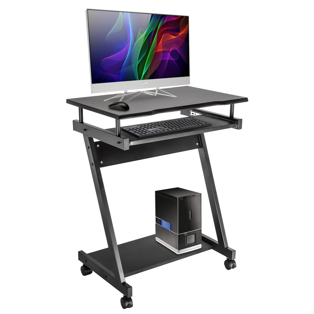 Ein schwarzer Computertisch mit Monitor, Tastatur, Maus und Computerturm. Der Schreibtisch hat Räder.