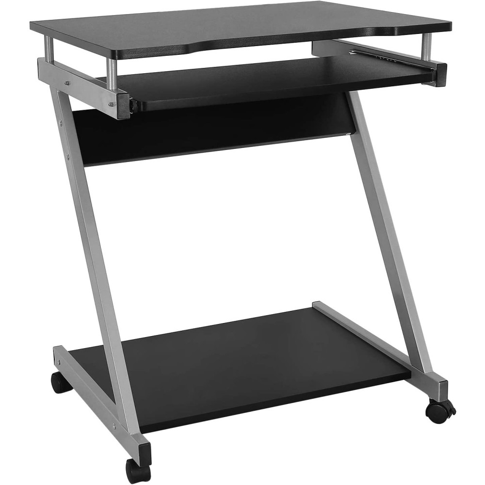 Ein schwarzer Computertisch mit drei Ablagen. Das Gestell ist silberfarben. Der Schreibtisch hat Räder.