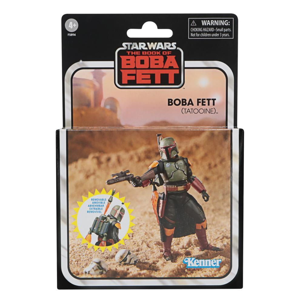 Action figure di Boba Fett nella confezione. La scatola include avvertenze e il marchio Star Wars. La figura tiene un blaster.