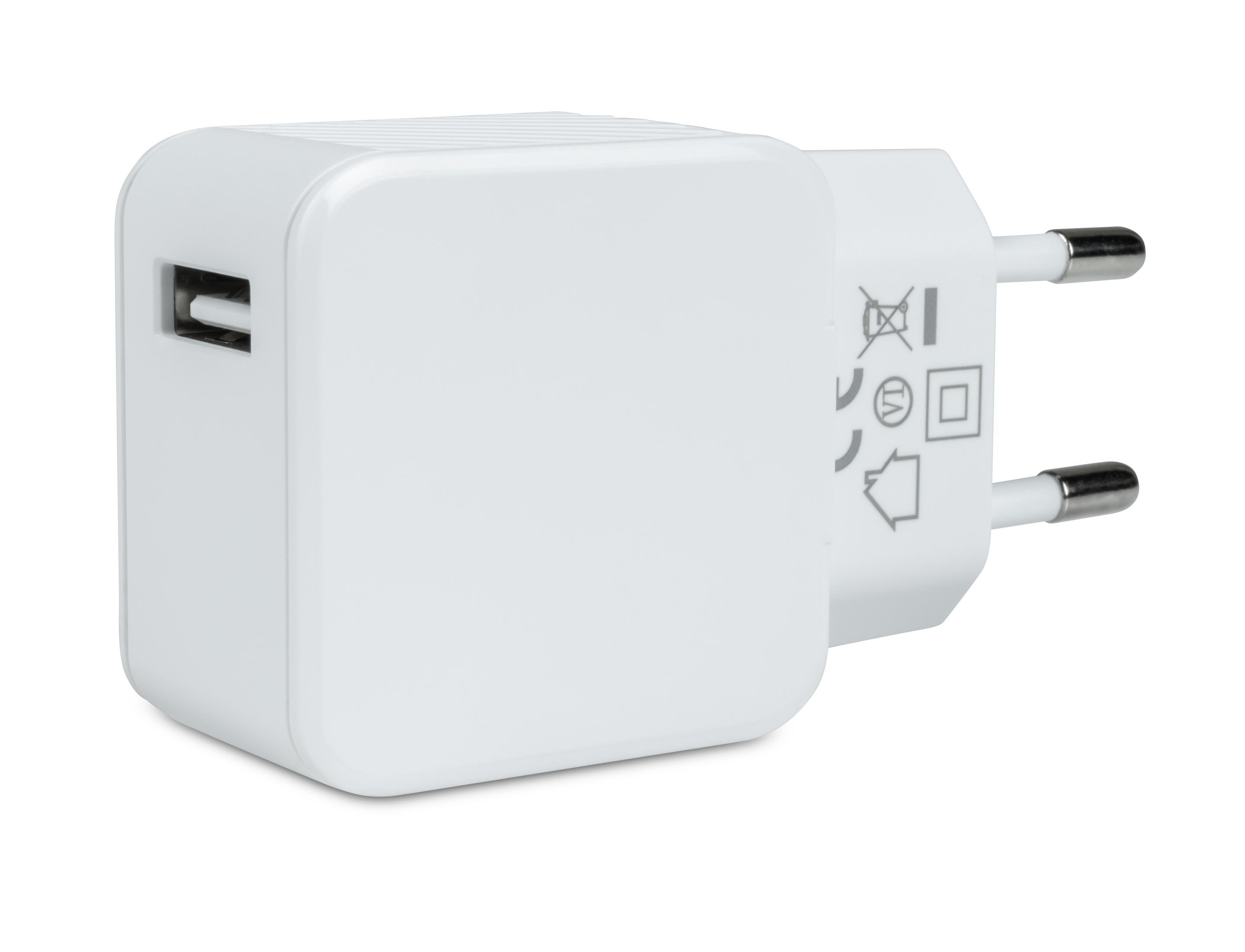 Ein weißes USB-Ladegerät mit Stecker. Es hat einen USB-Anschluss und Symbole. Isoliert auf weißem Hintergrund.
