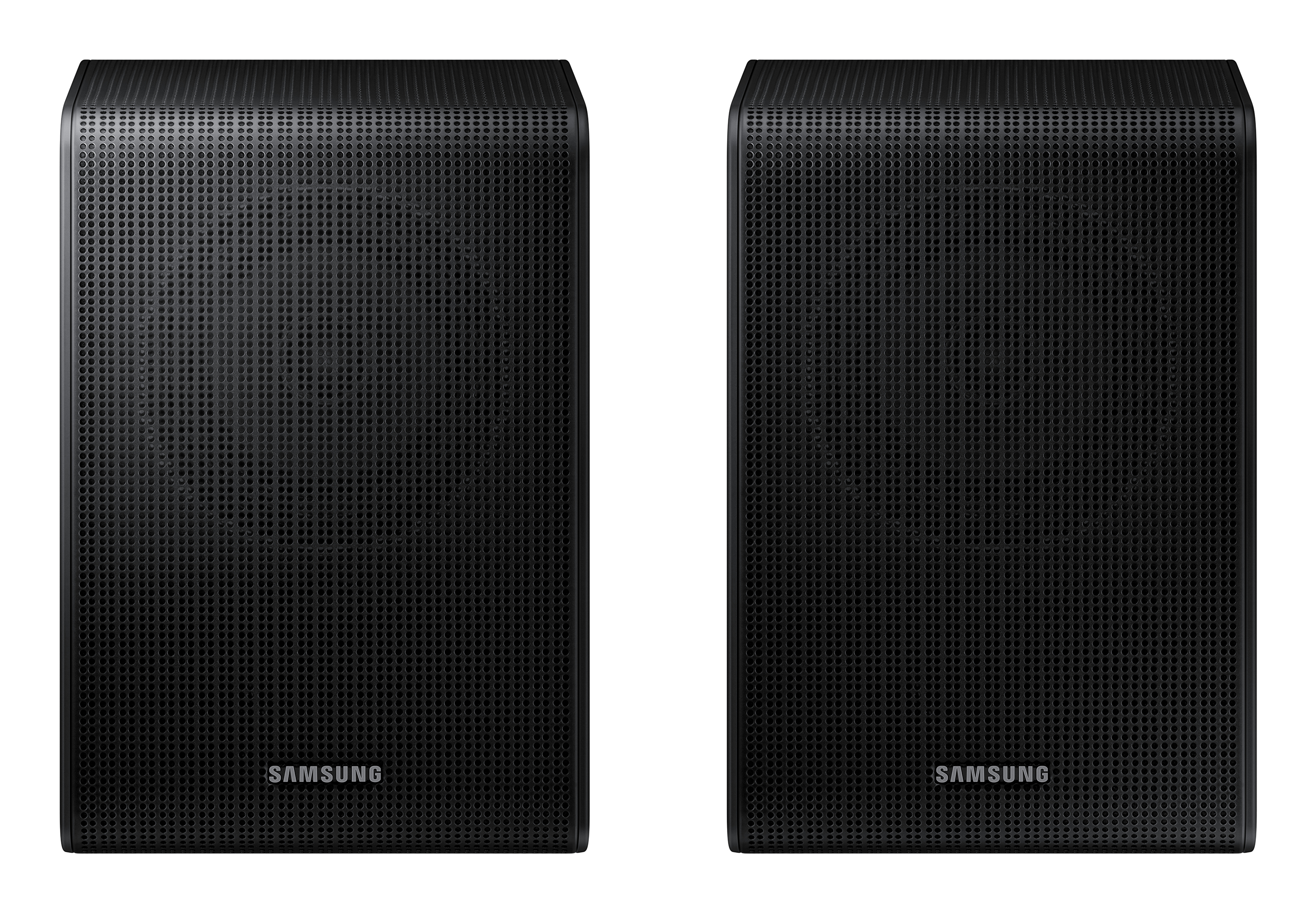Due altoparlanti neri rettangolari con pannelli frontali perforati. Il logo Samsung è visibile su entrambi.
